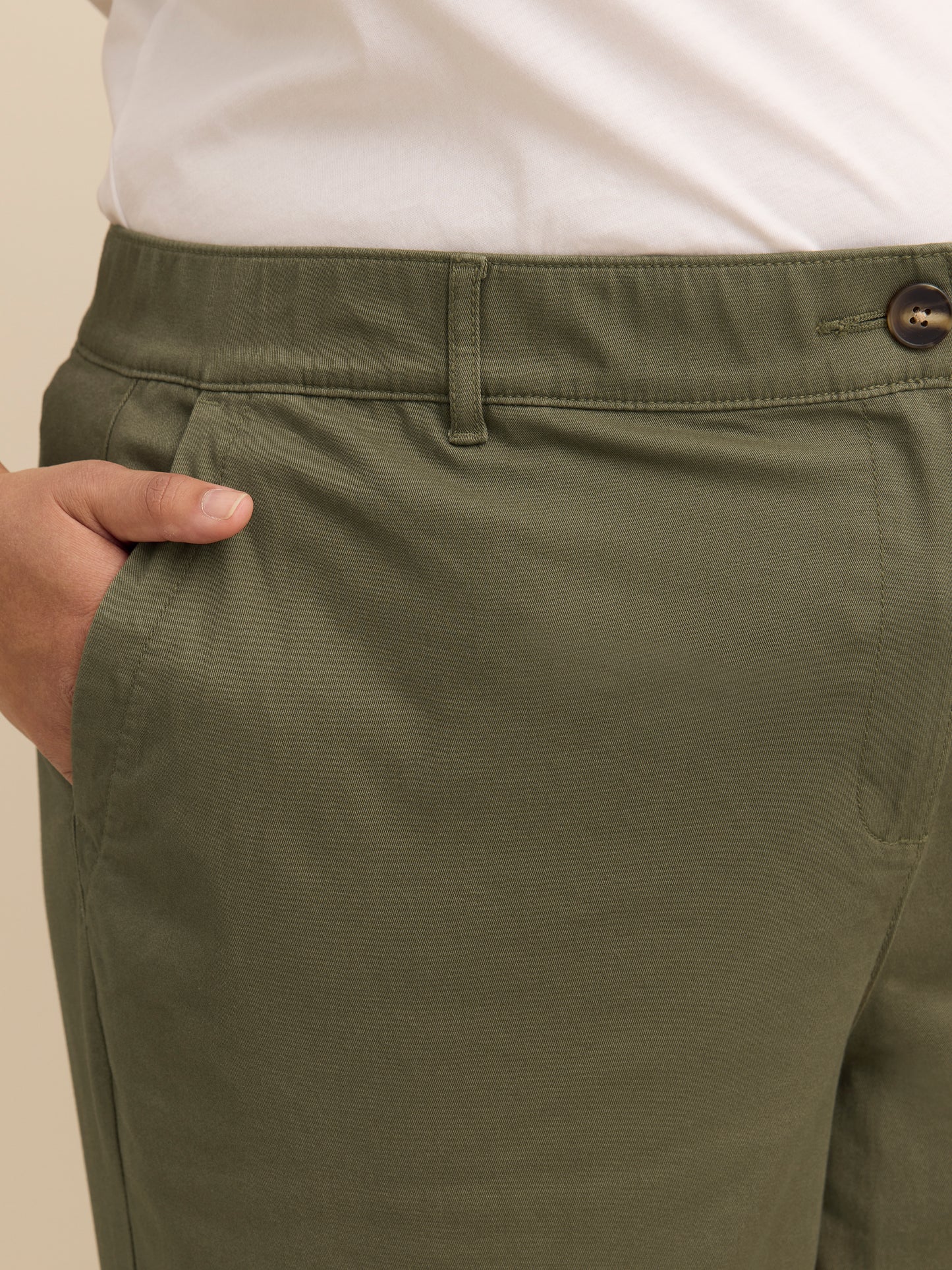 Pantalon chino uni à jambe fuselée