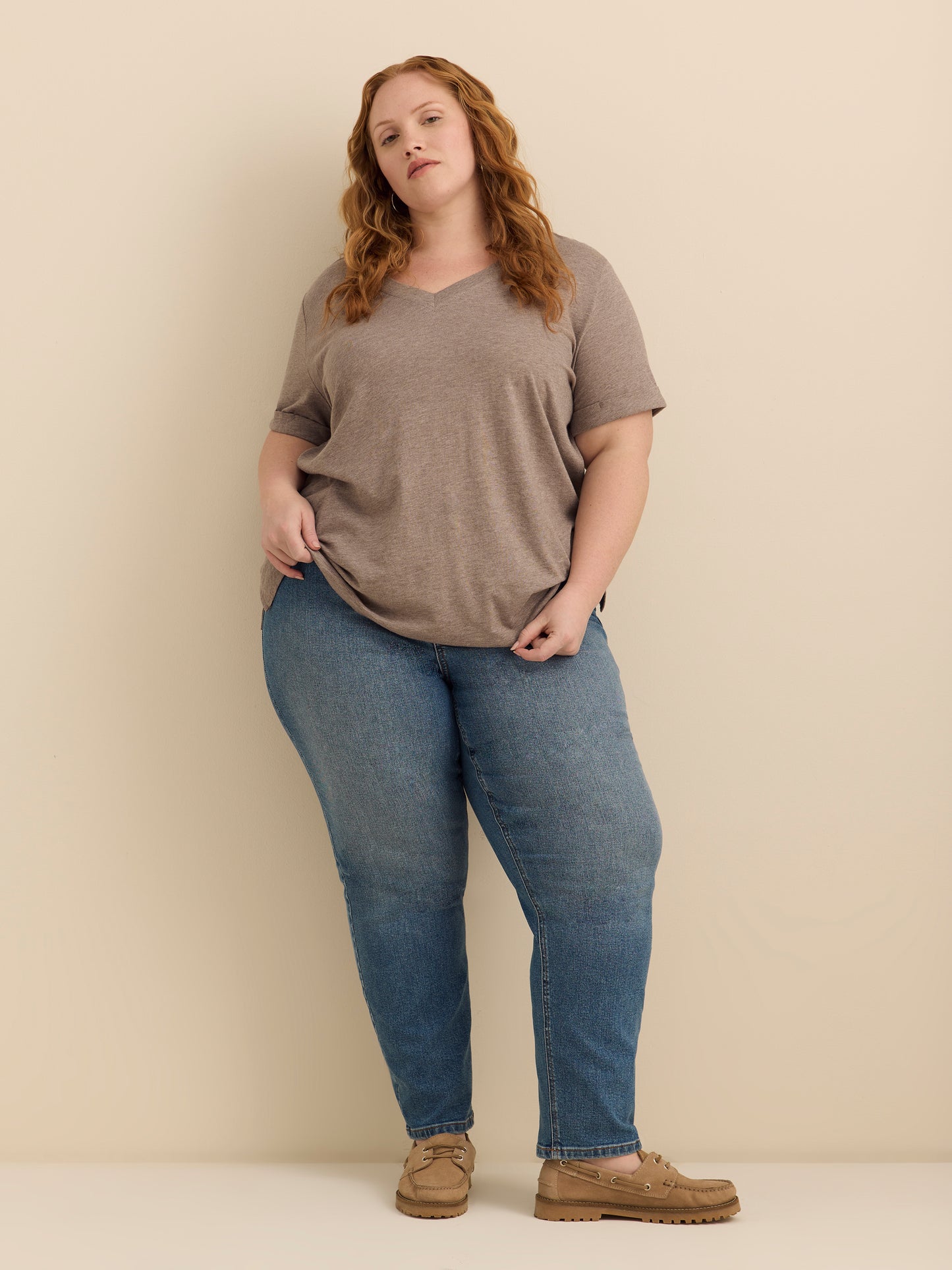 Tissu responsable, t-shirt coupe boyfriend avec encolure en V et fentes