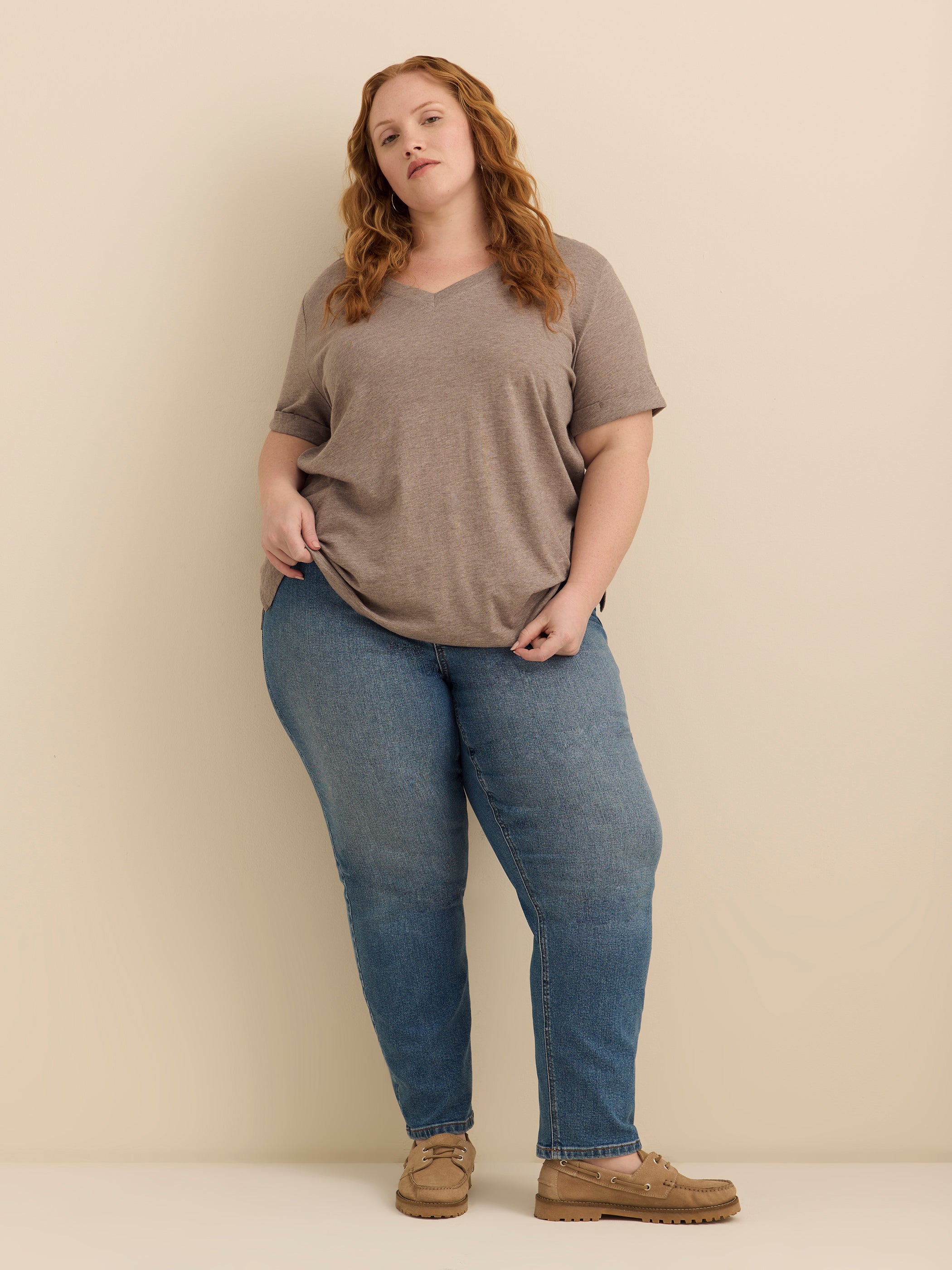 Tissu responsable, t-shirt coupe boyfriend avec encolure en V et fentes