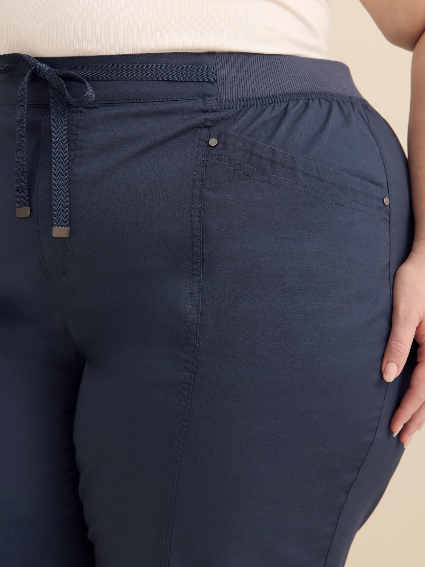 Capri uni avec taille ajustable