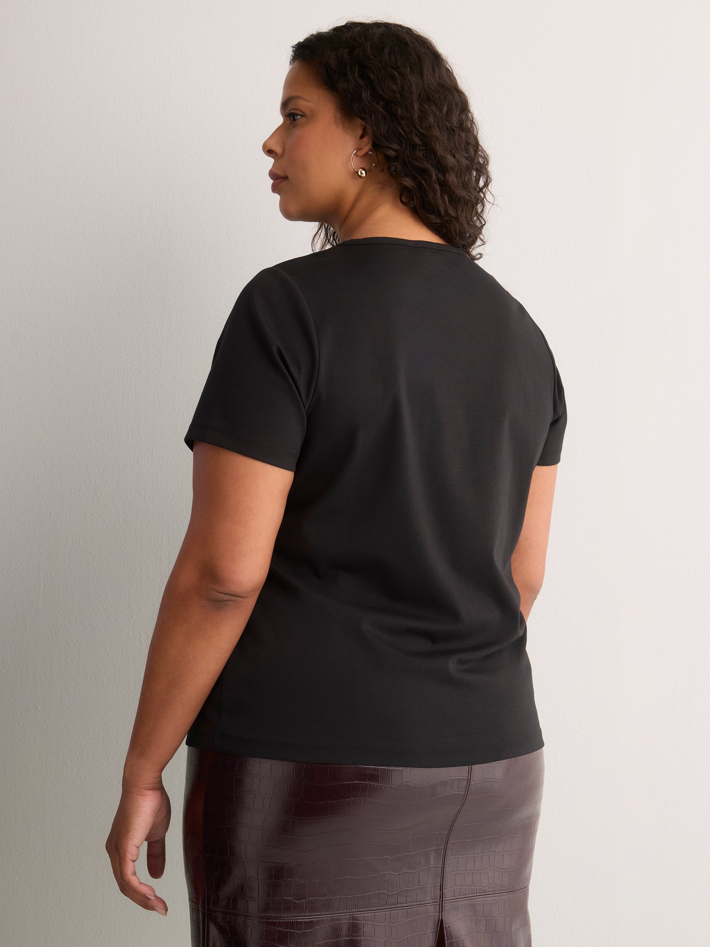 Smooth-Fit Crew-Neck Short-Sleeve Knit Top