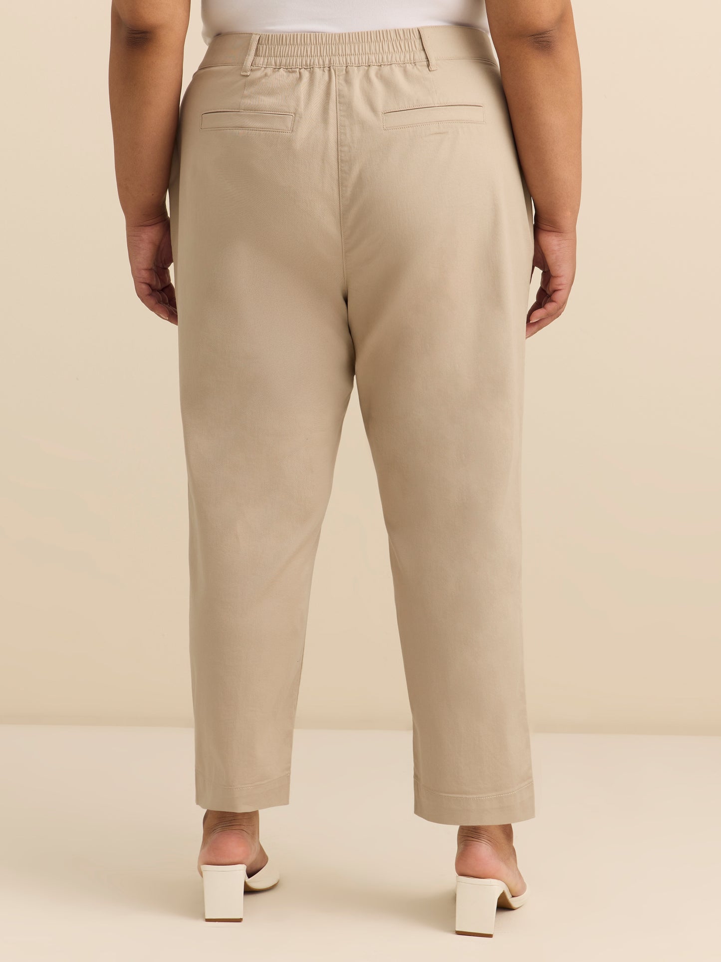 Pantalon chino uni à jambe fuselée