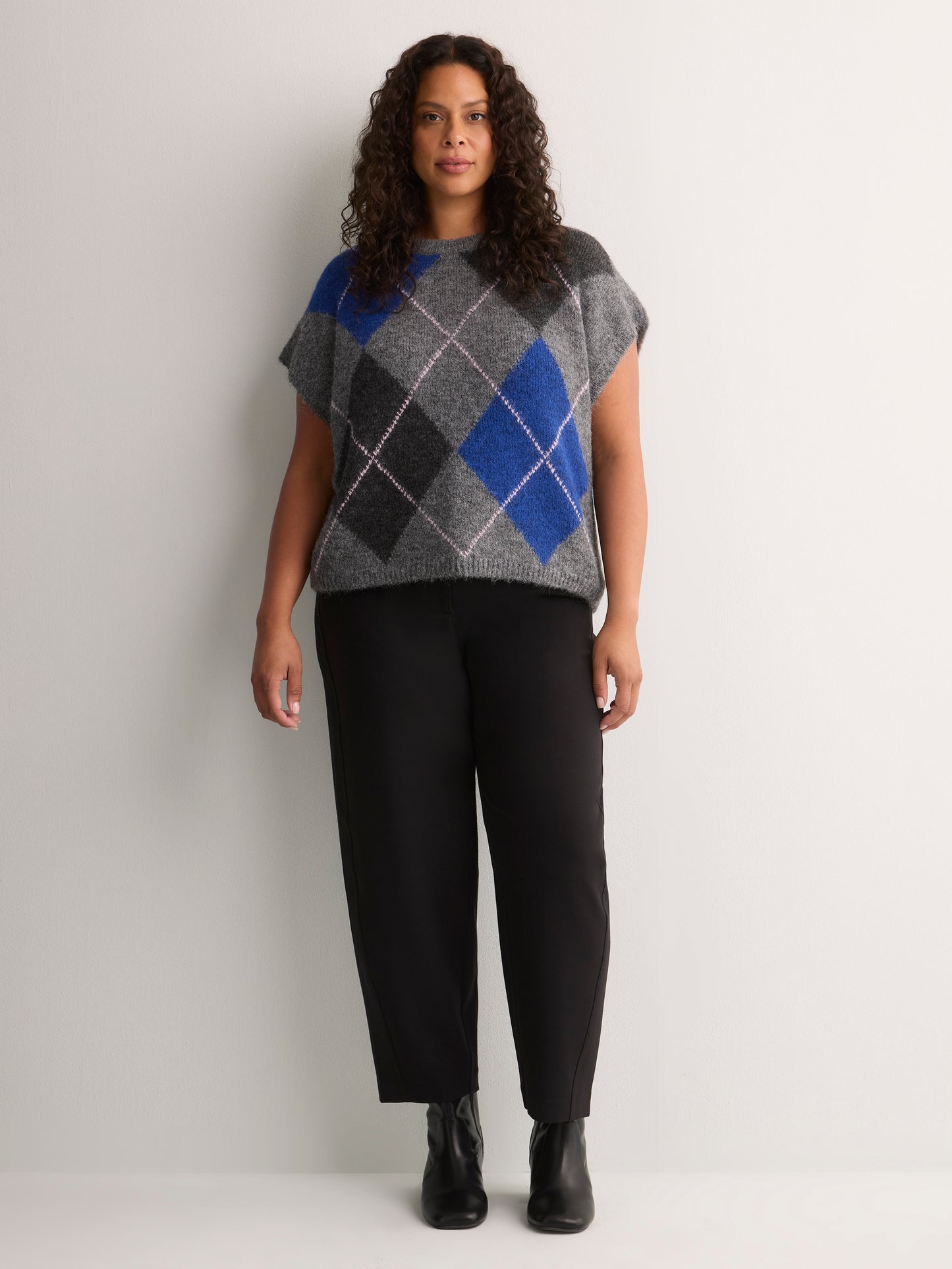 Loose Extended-Sleeve Argyle Fuzzy Yarn Short Sweater