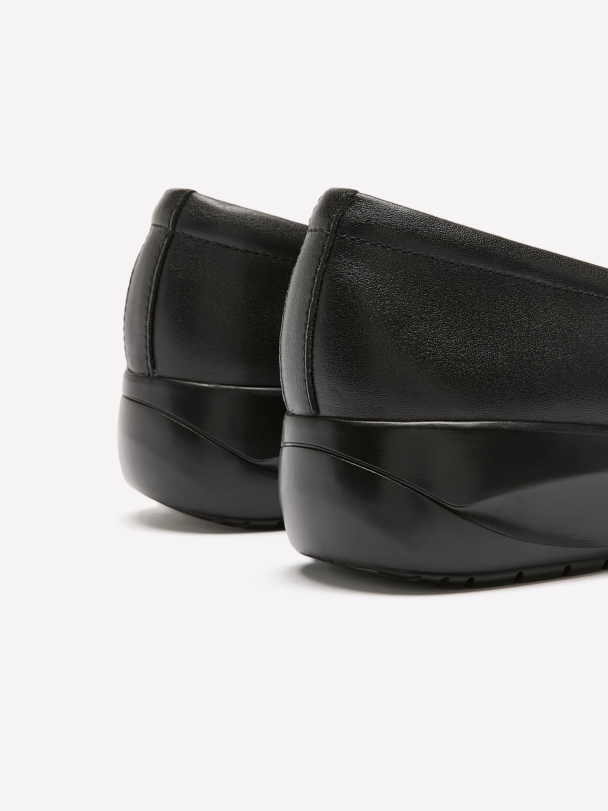 Wide Width, Kaetlyn Rhea Black Leather Shoe - Clarks