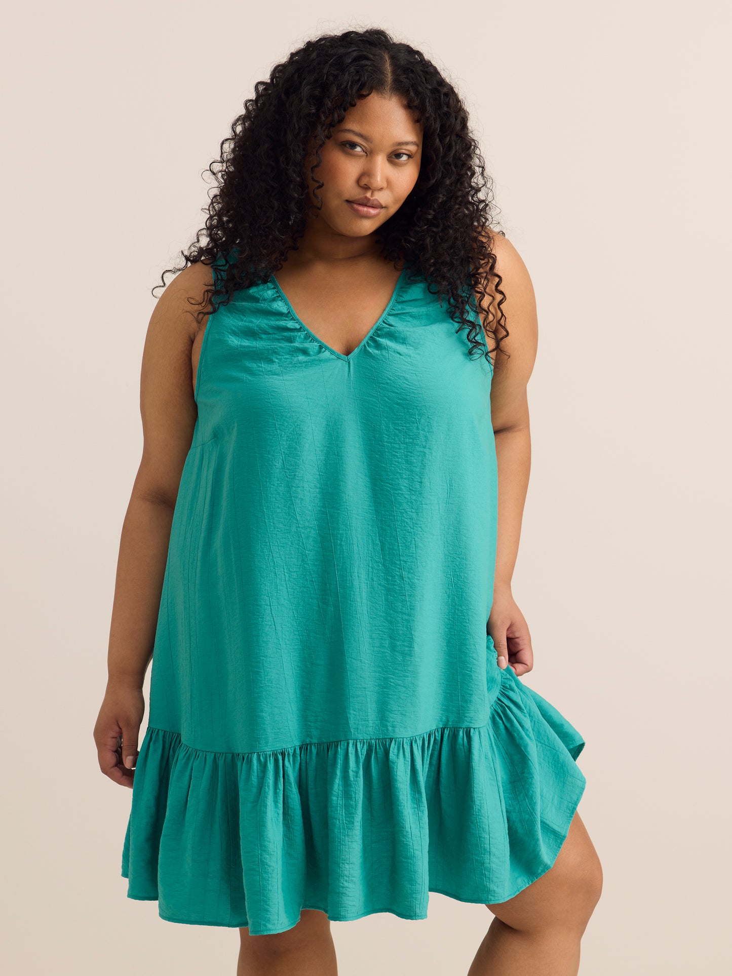 Robe évasée bleue à enfiler sans manches avec col en V