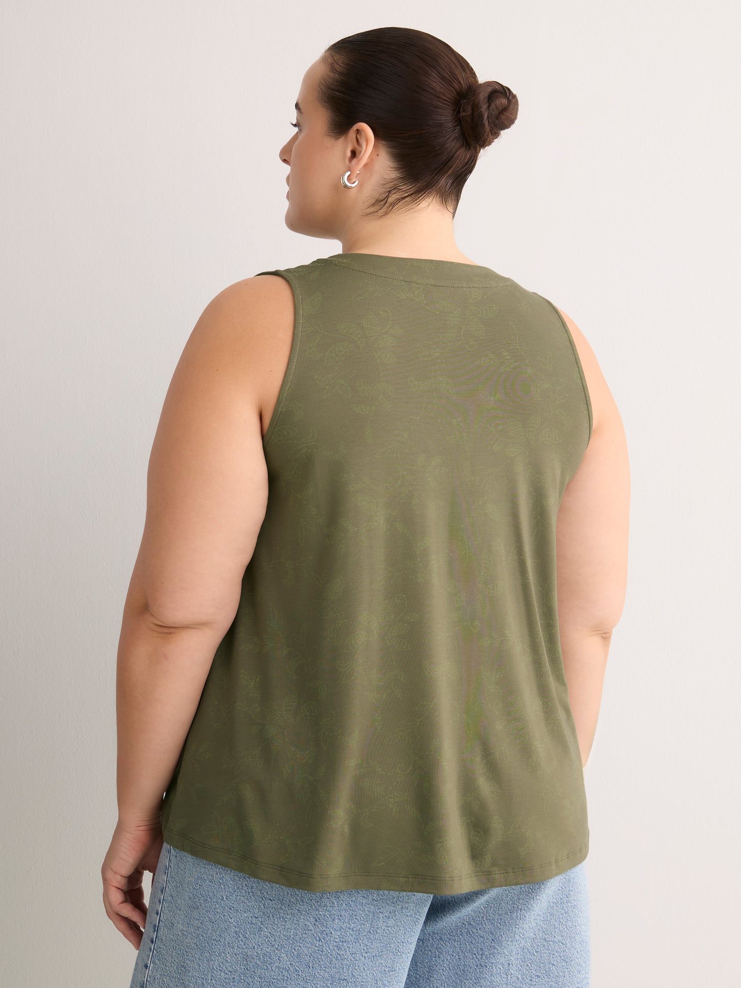 Responsible, Gray Leaf-Print Sleeveless V-Neck Swing Top