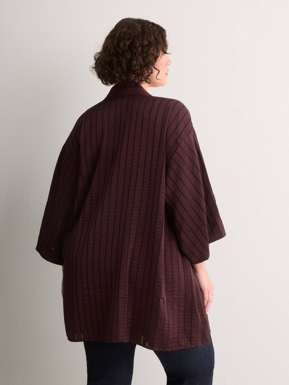 Kimono ample en satin violet foncé