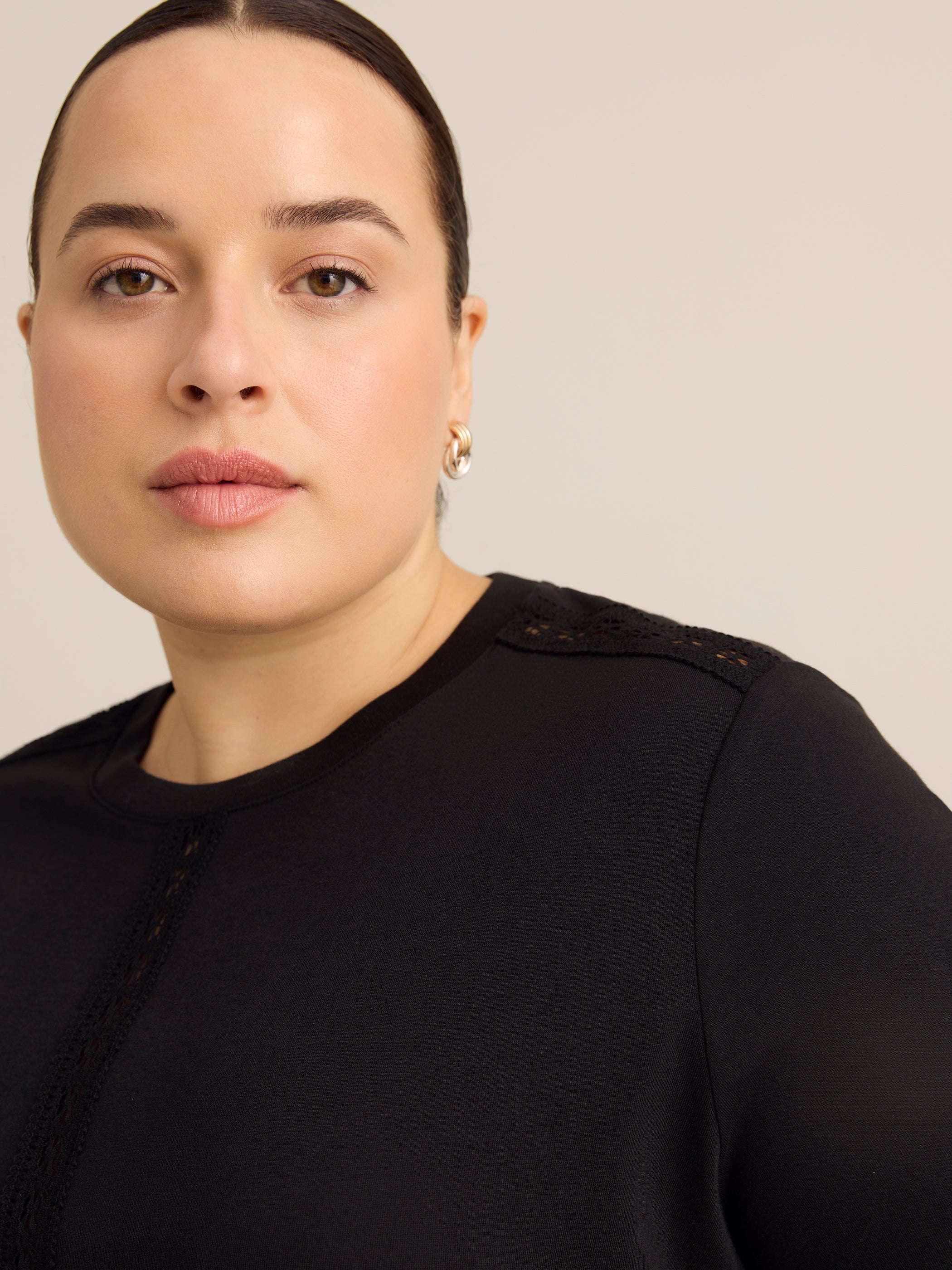 Chandail à col rond avec détails crochetés