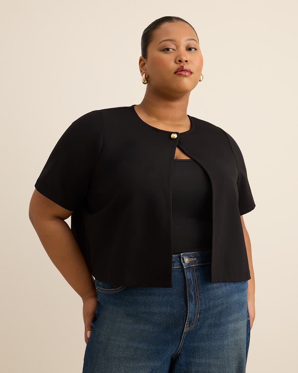 Par-dessous noir avec bouton