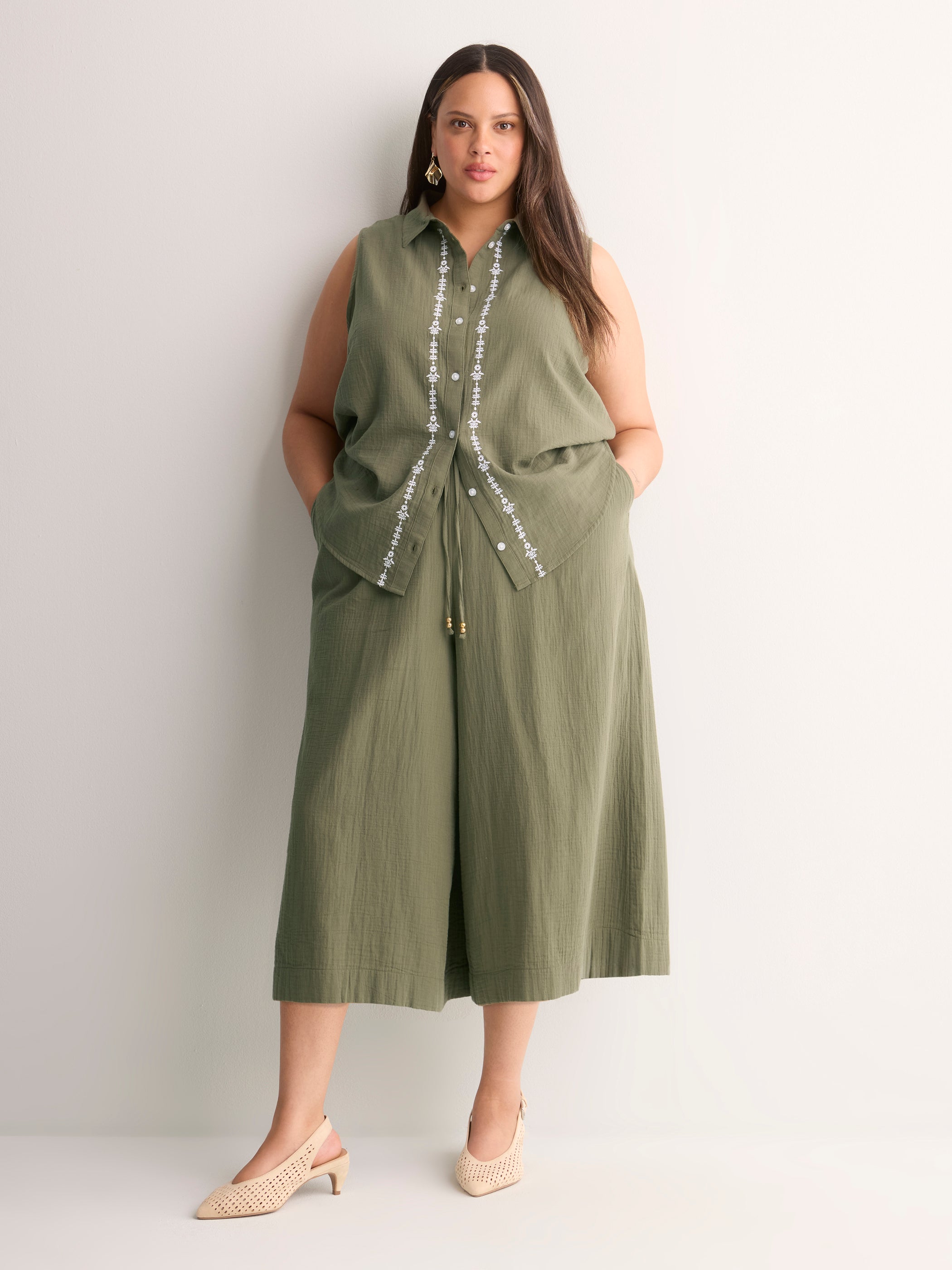 Sleeveless Buttoned-Down Shirt with Embroidery Placket