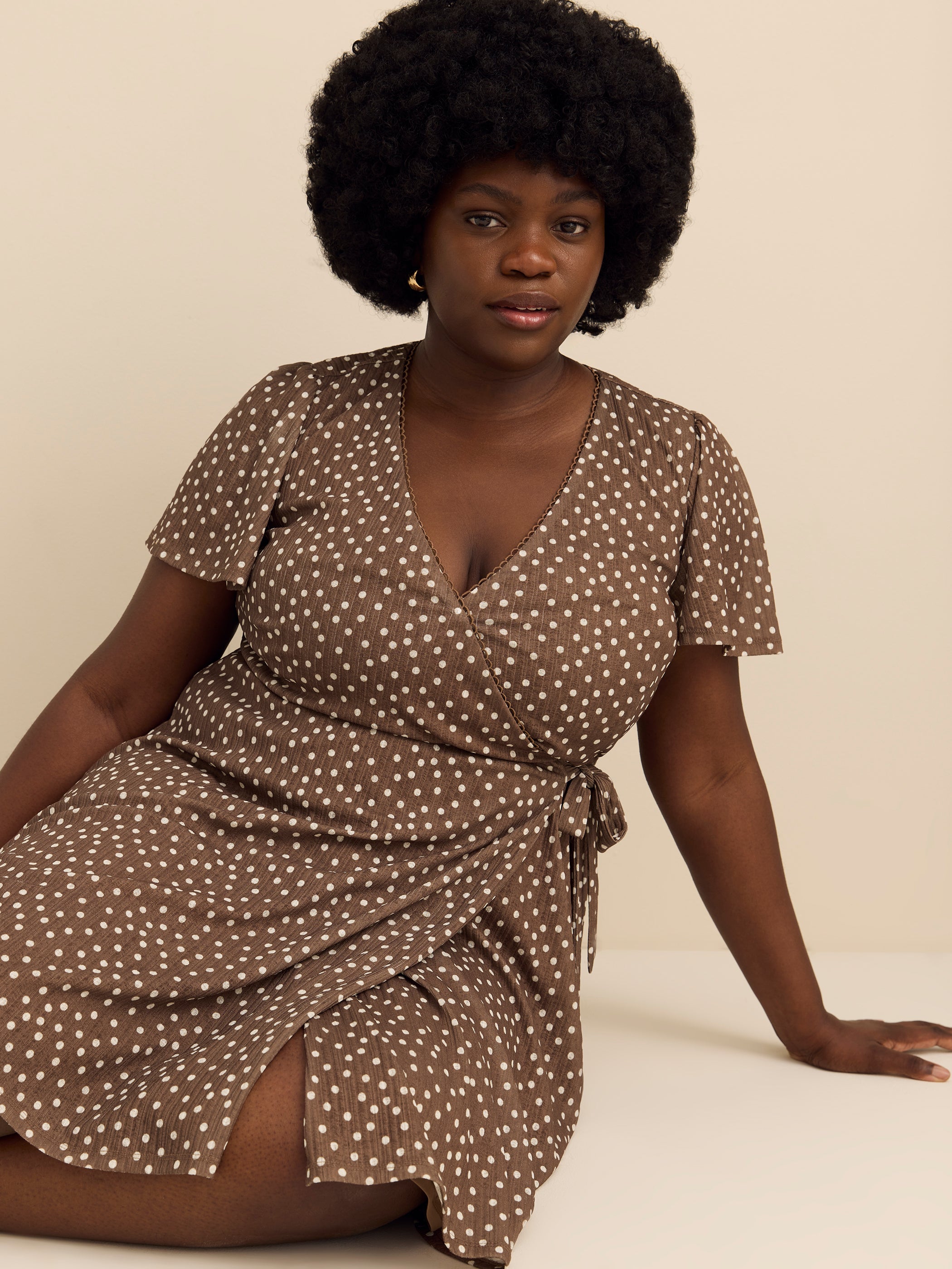 Robe cache-coeur courte à manches à volants - Addition Elle