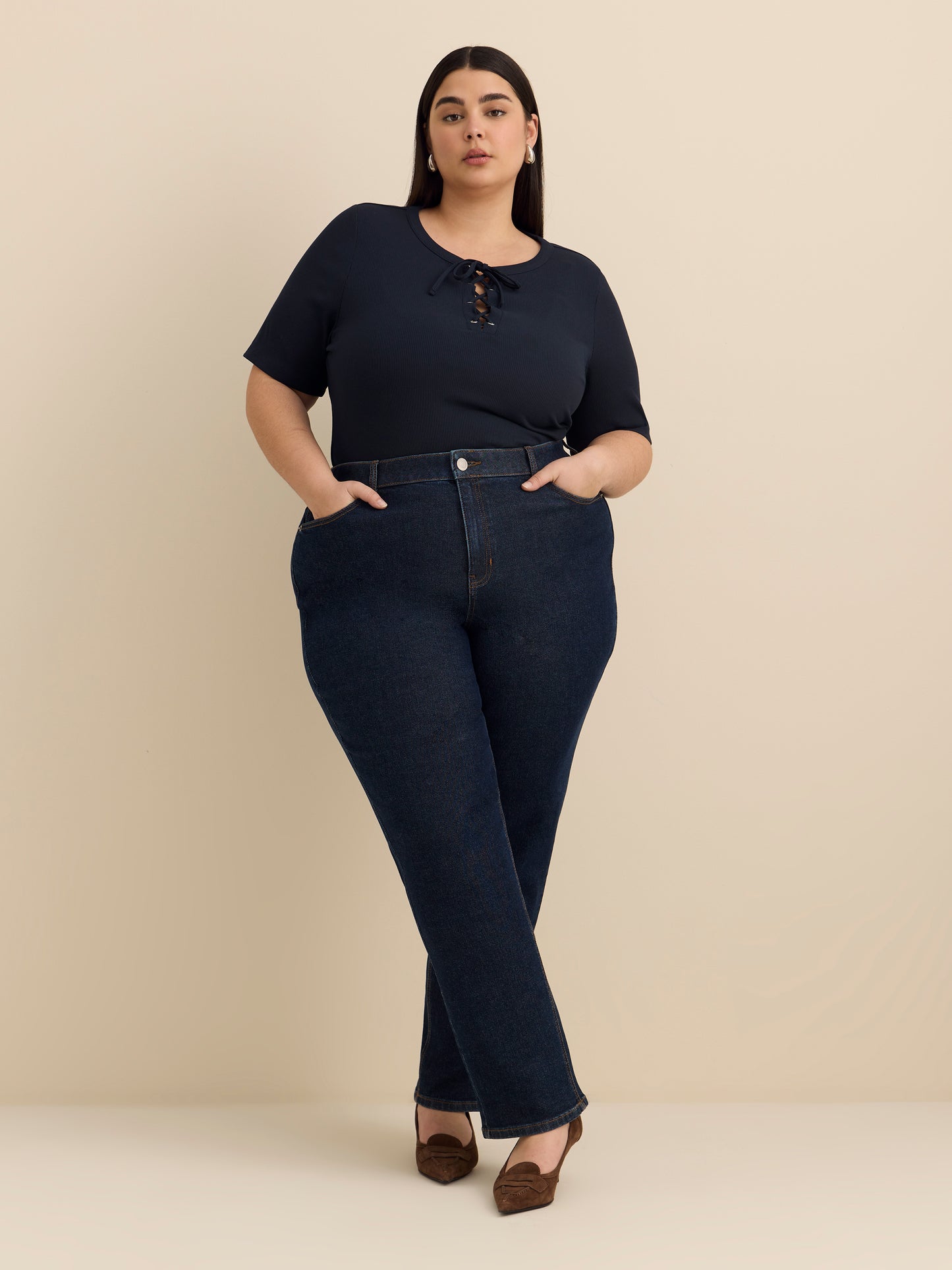 Haut à manches coude avec encolure lacée