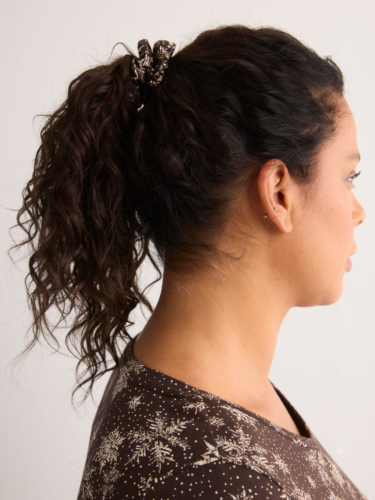 Brown Snowflake Long-Sleeve Tee and Jogger Pant Pyjama Set - tiVOGLIO