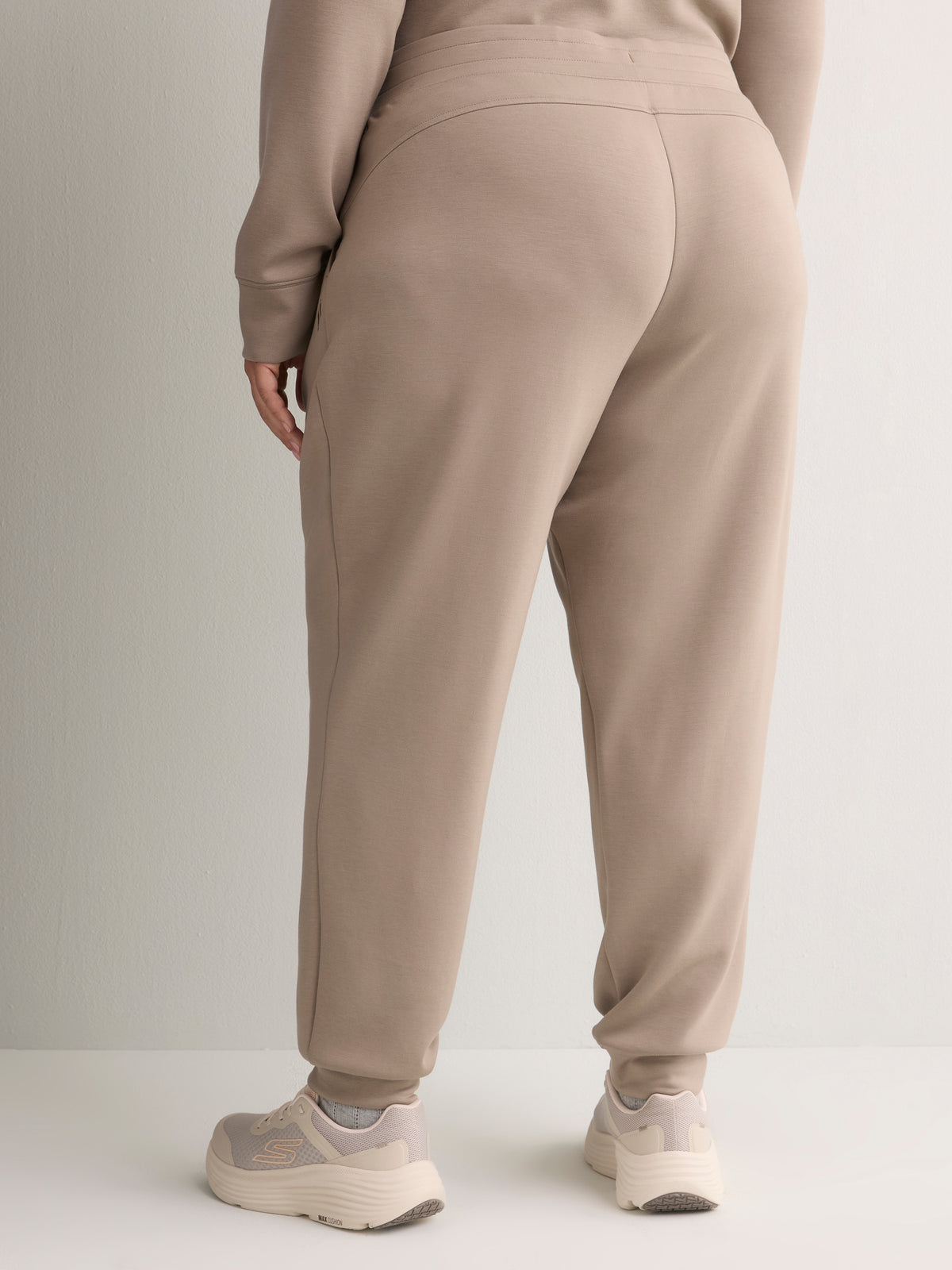 Skechluxe Elevate Mid-Rise Jogger Pant - Skechers