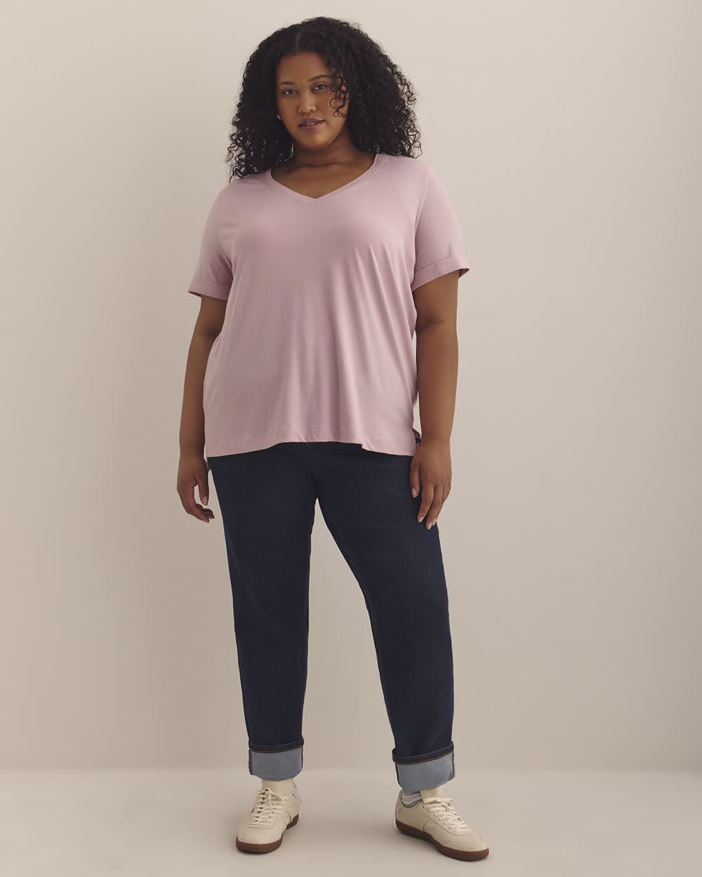 Boyfriend-Fit V-Neck T-Shirt - PENN. Essentials
