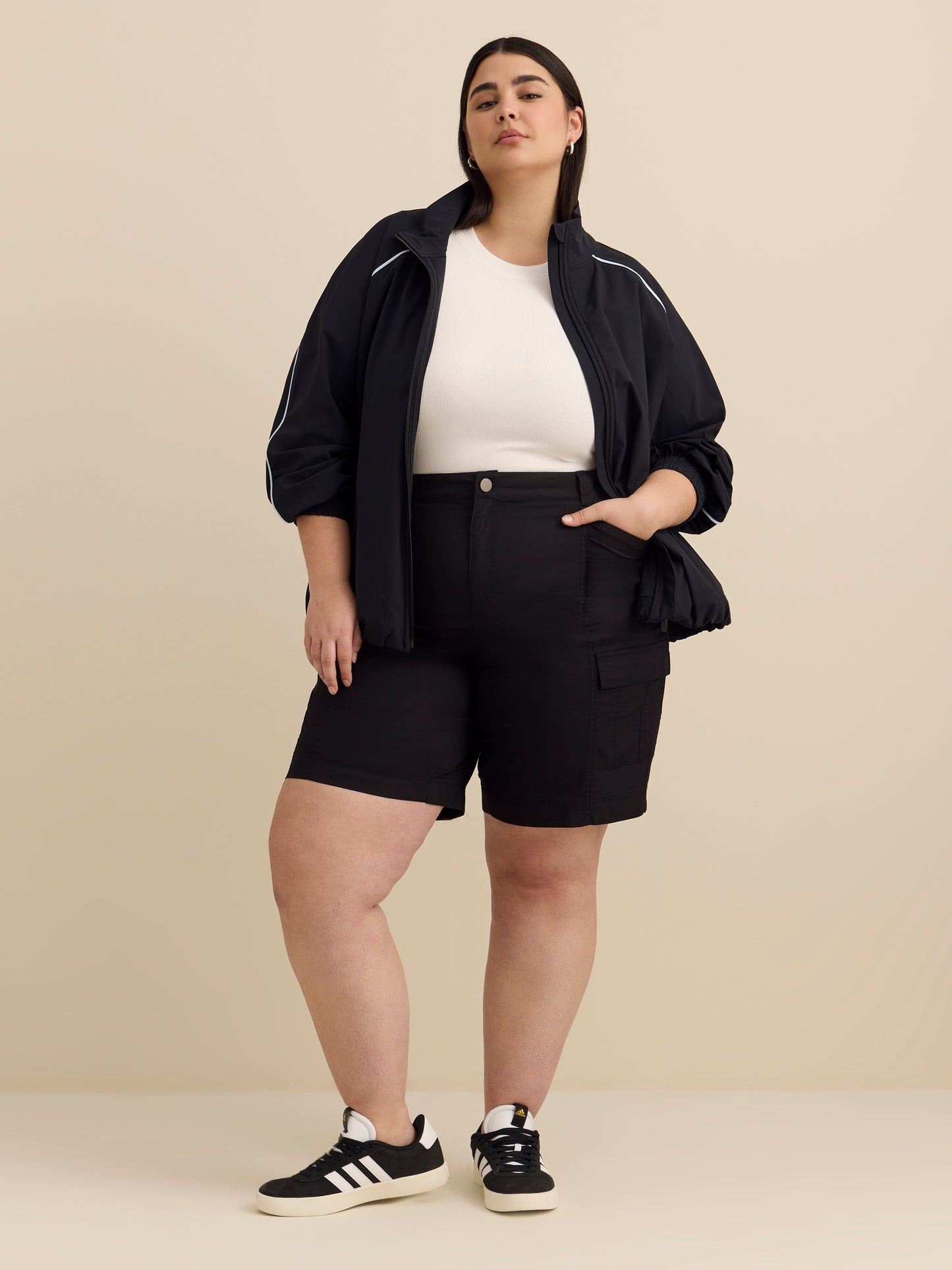 Bermuda uni avec poches cargo