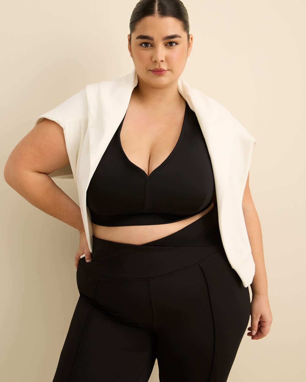 Haut sport court noir à encolure en V - Active Zone