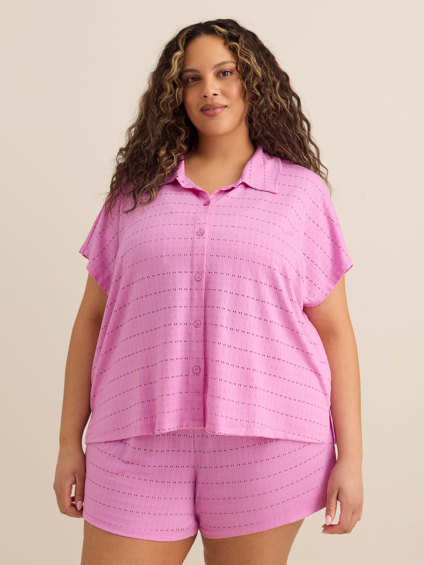 Chemisier de plage violet à broderie anglaise