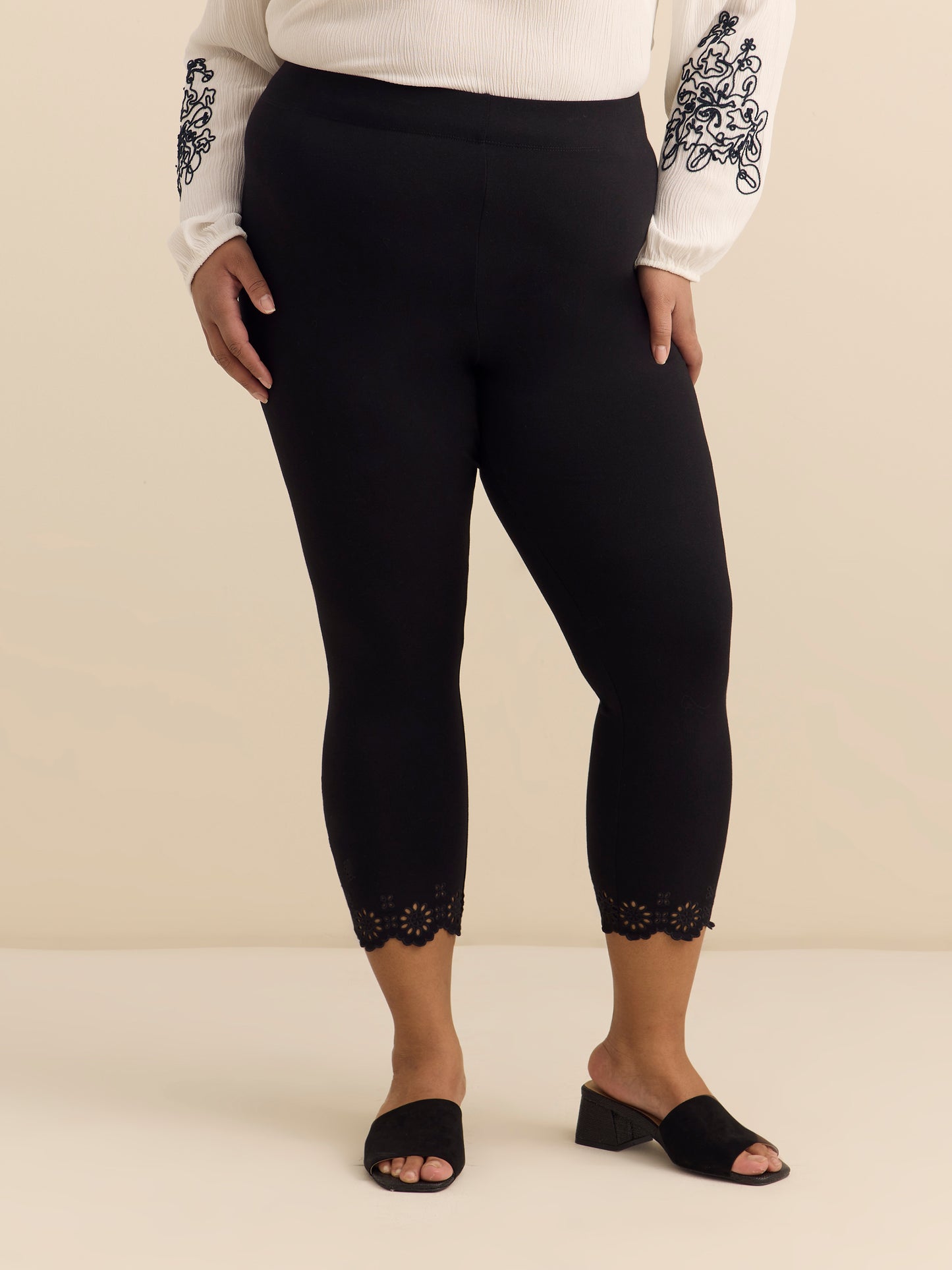 Solid Cropped Legging with Broderie Anglaise