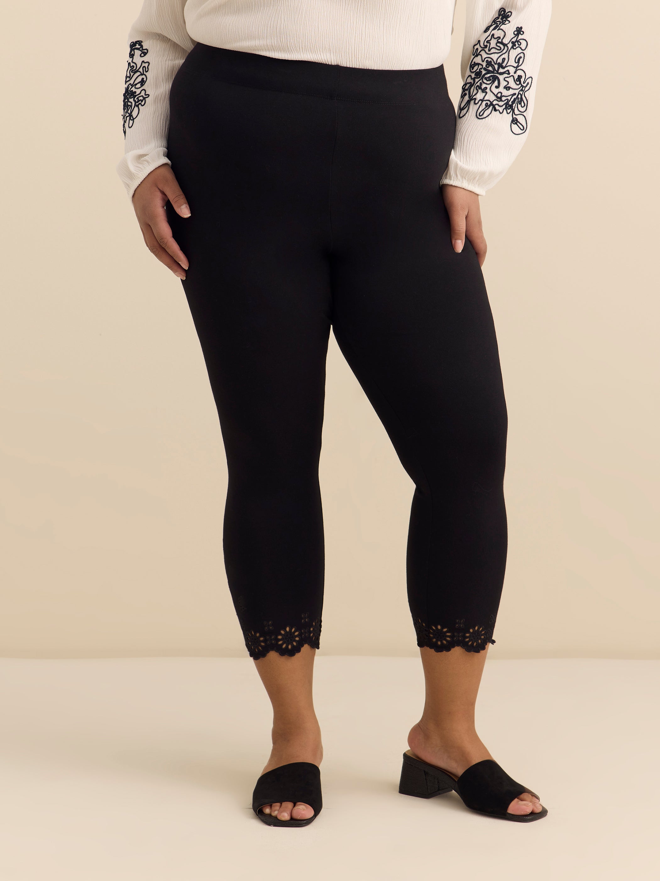 Solid Cropped Legging with Broderie Anglaise