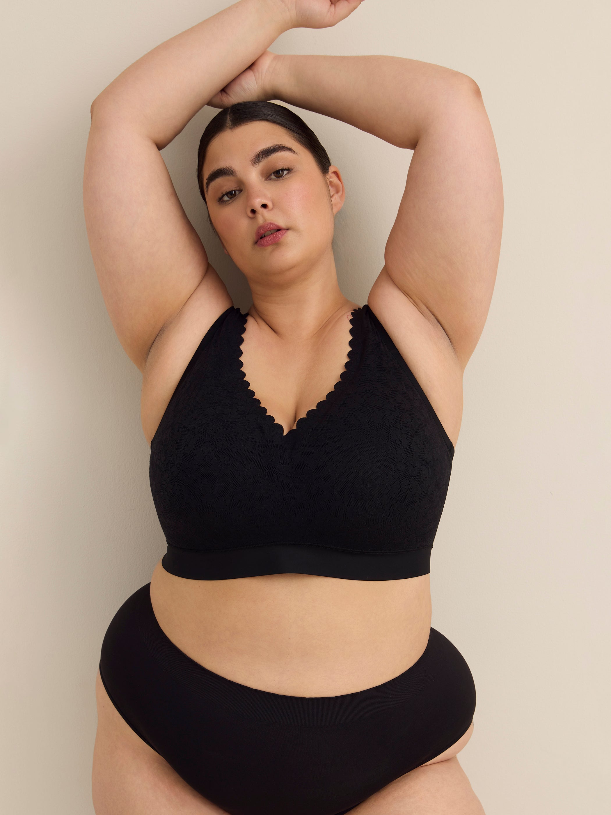 Wireless Lace Padded Bra with Scalloped Neckline - ti Voglio