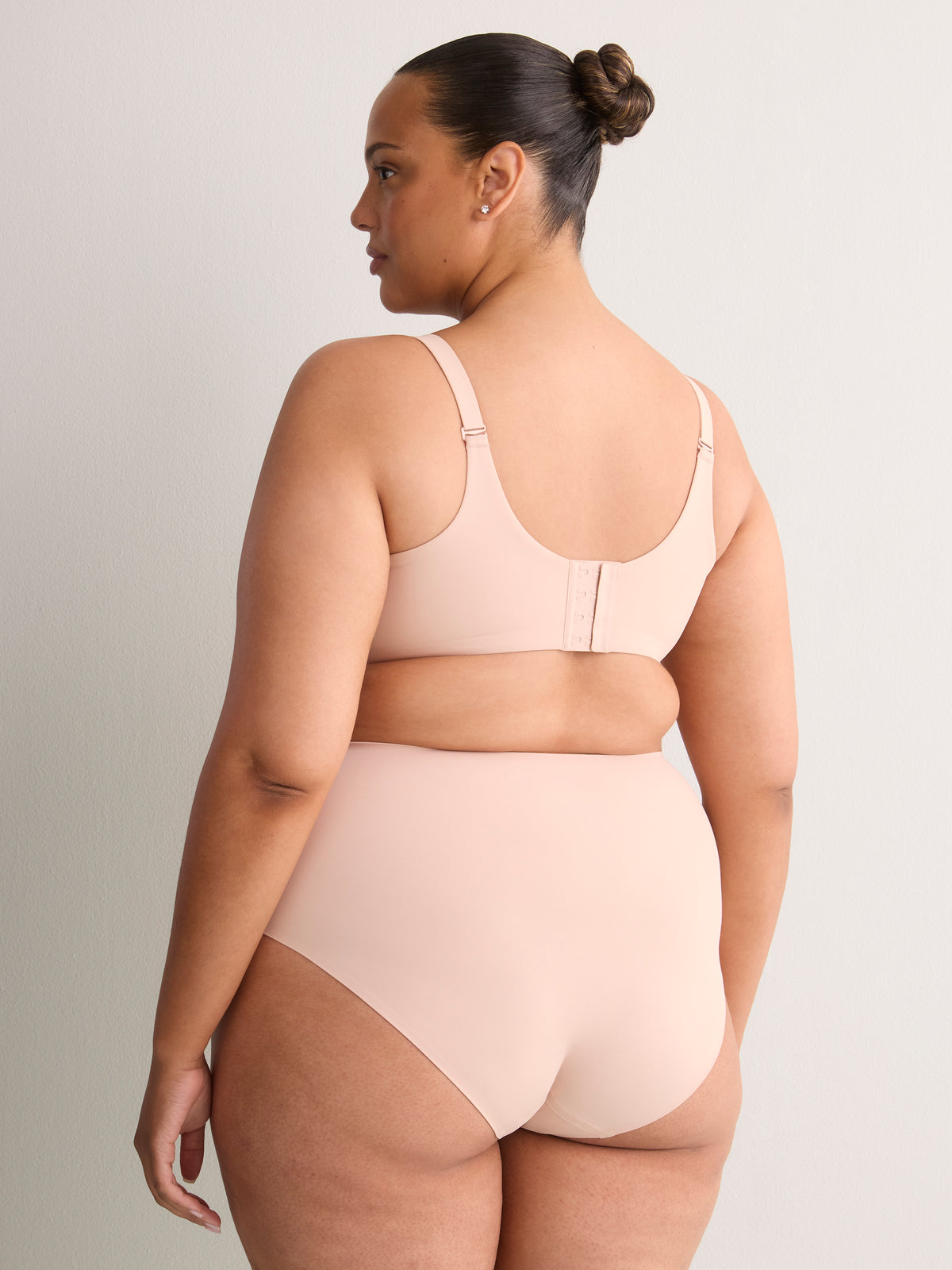 Essential Microfibre Lightly Padded Underwire T-Shirt Bra - tiVOGLIO