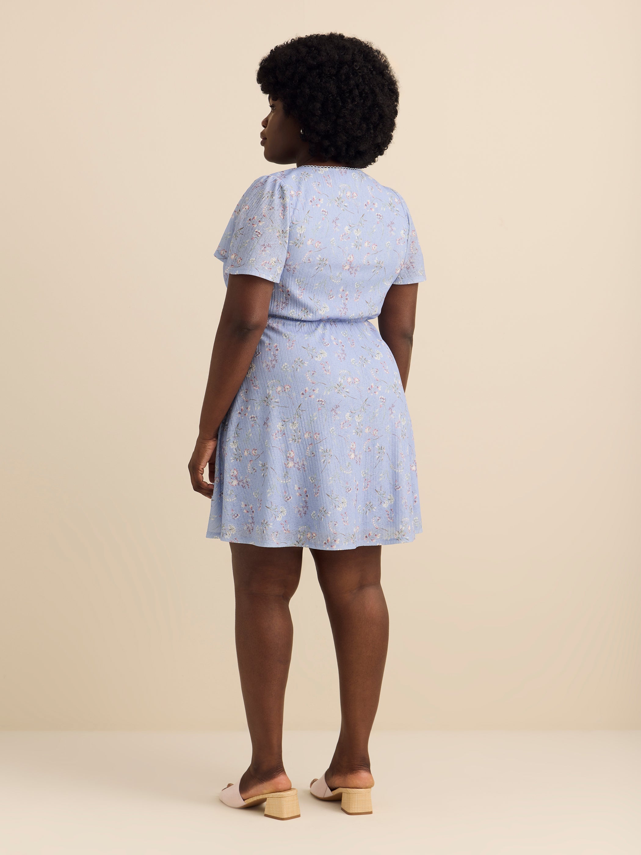 Robe cache-coeur courte à manches à volants - Addition Elle