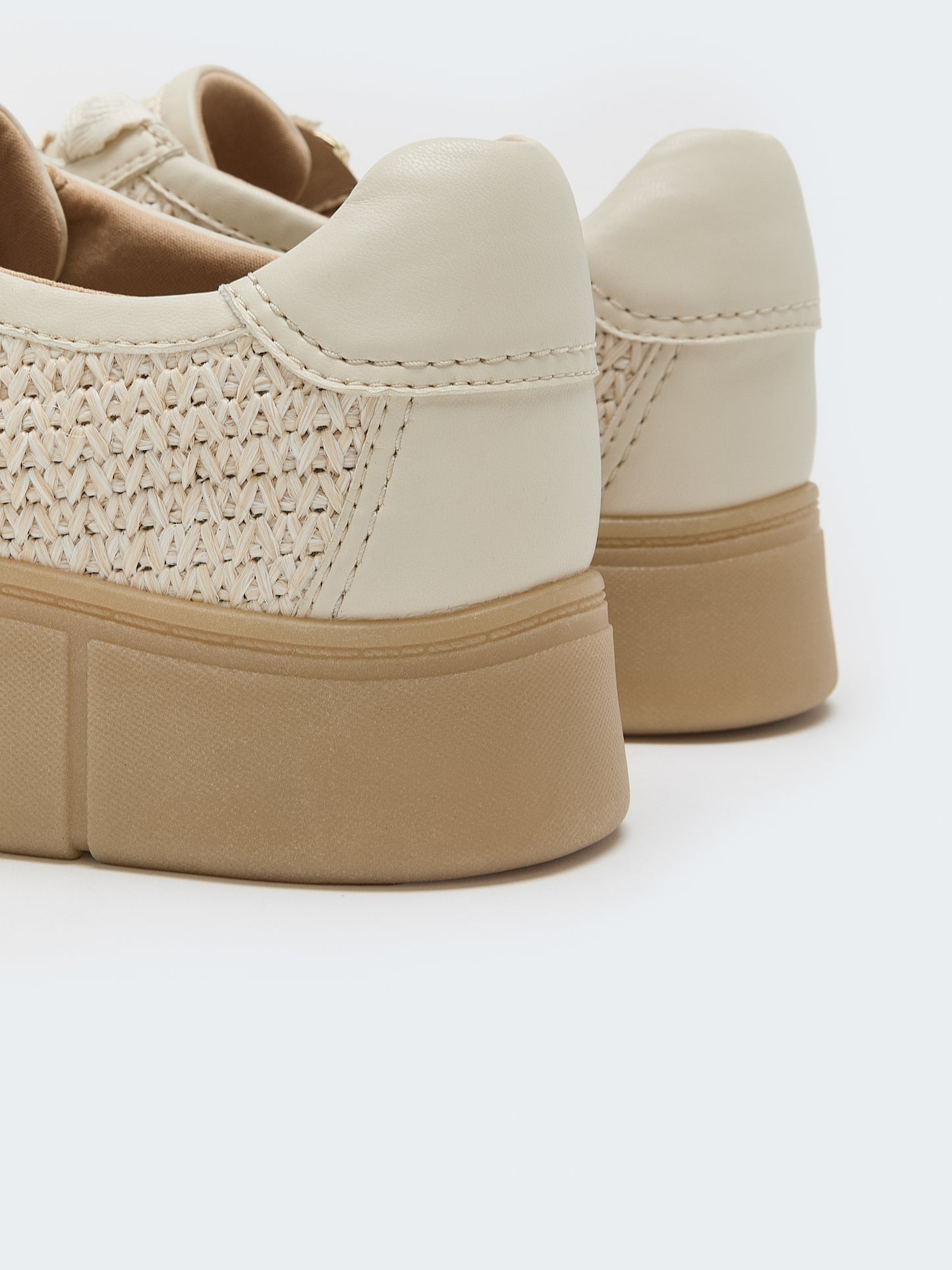 Chaussure en raphia Mykah Joyful avec fermeture éclair latérale, pied large - Clarks