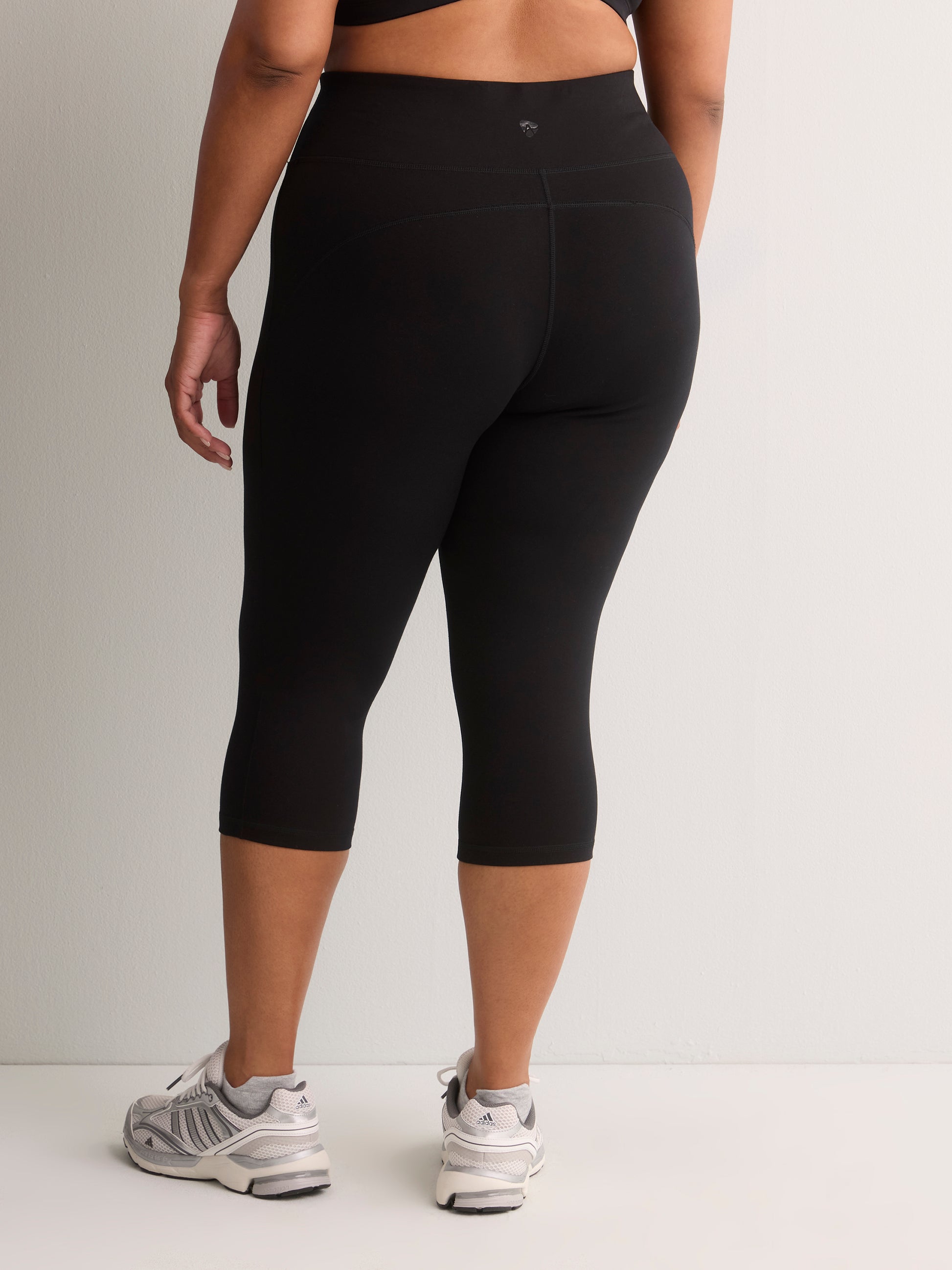 Black Capri Legging - Active Zone