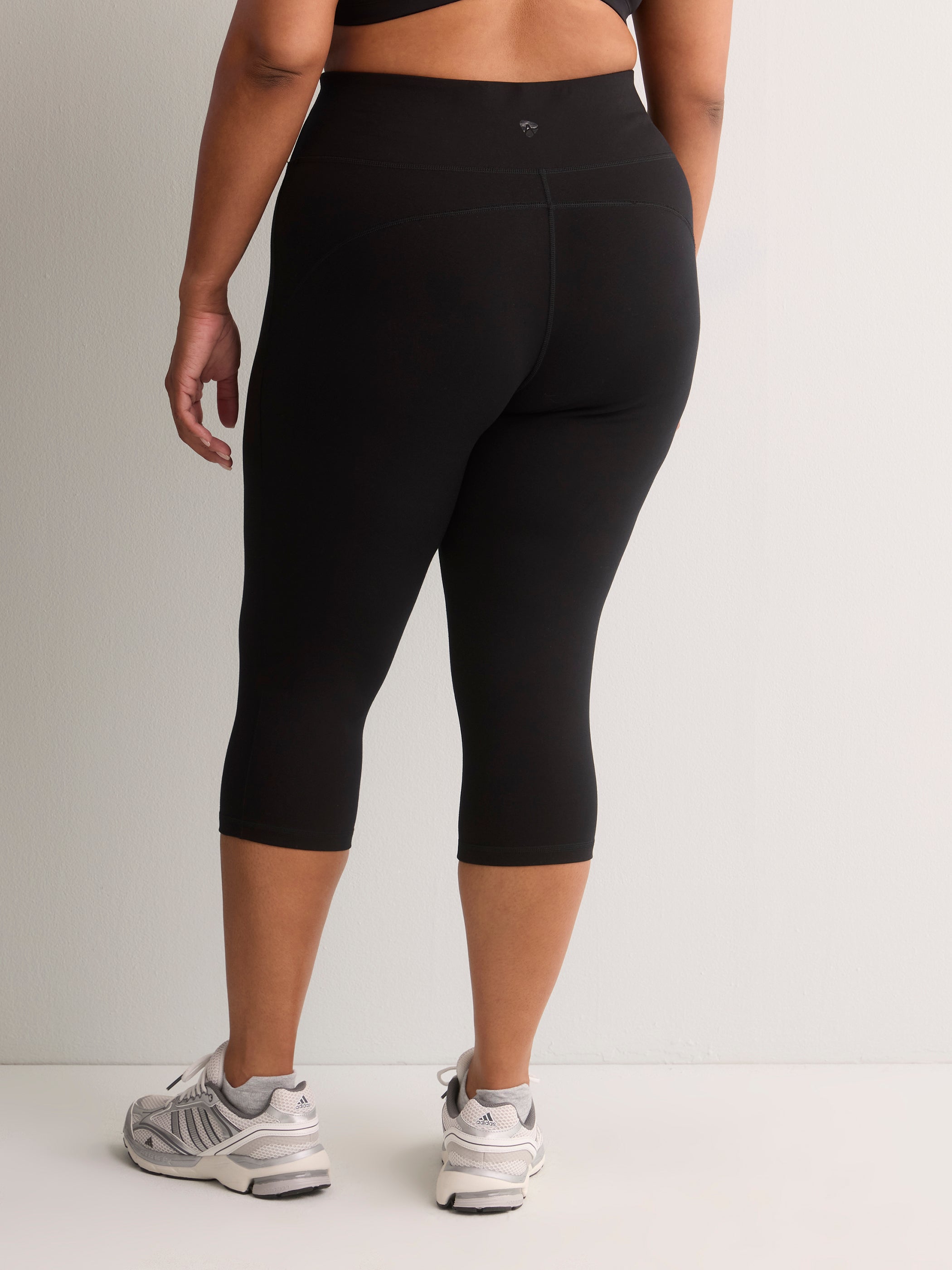 Black Capri Legging - Active Zone