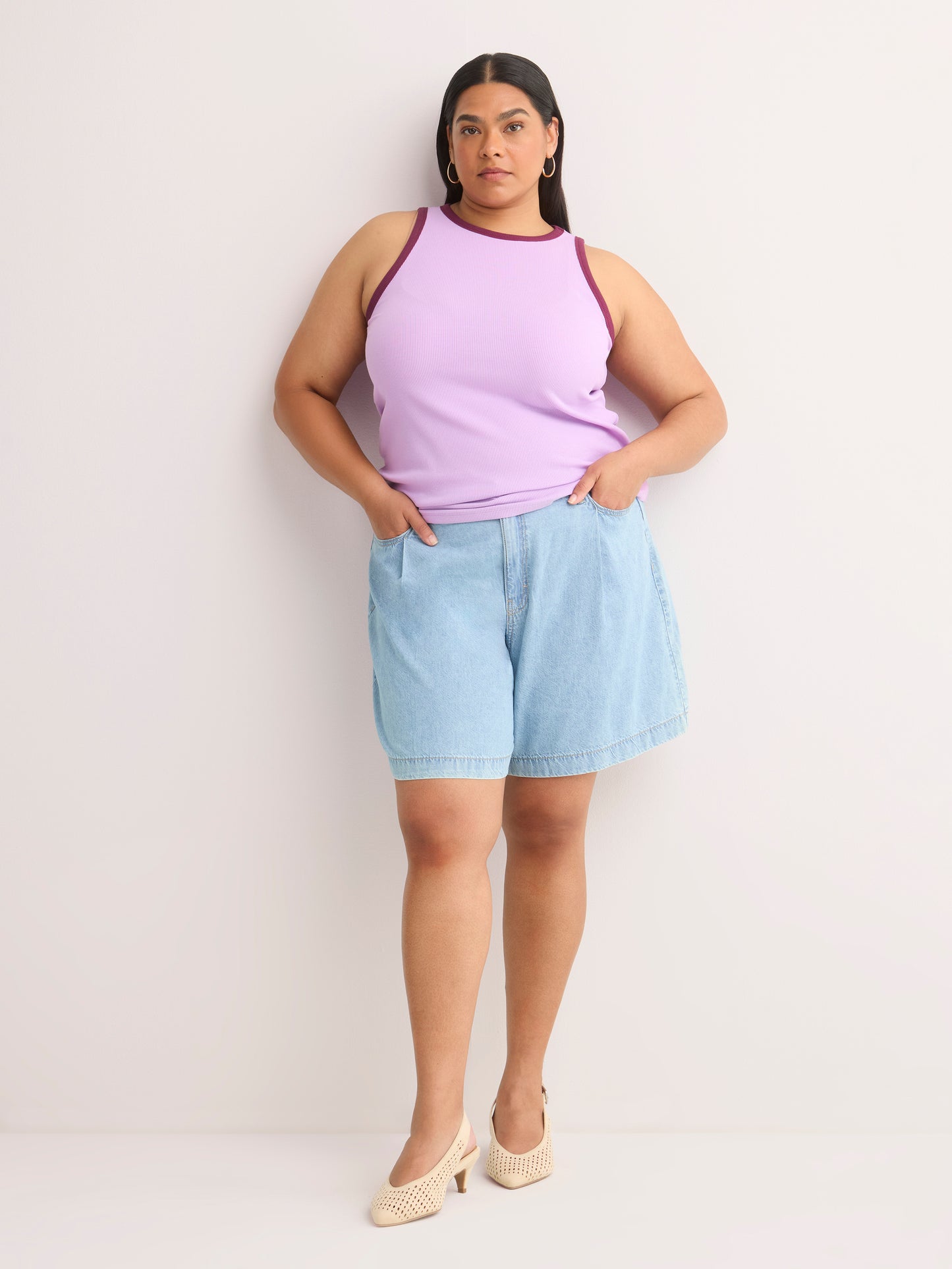 Fitted Halter-Neck Rib Knit Tank Top with Contrast Binding