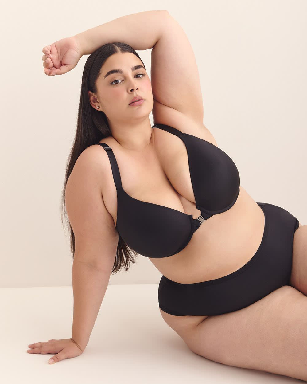 Black Magnetic Front-Closure Plunge Bra - Déesse Collection