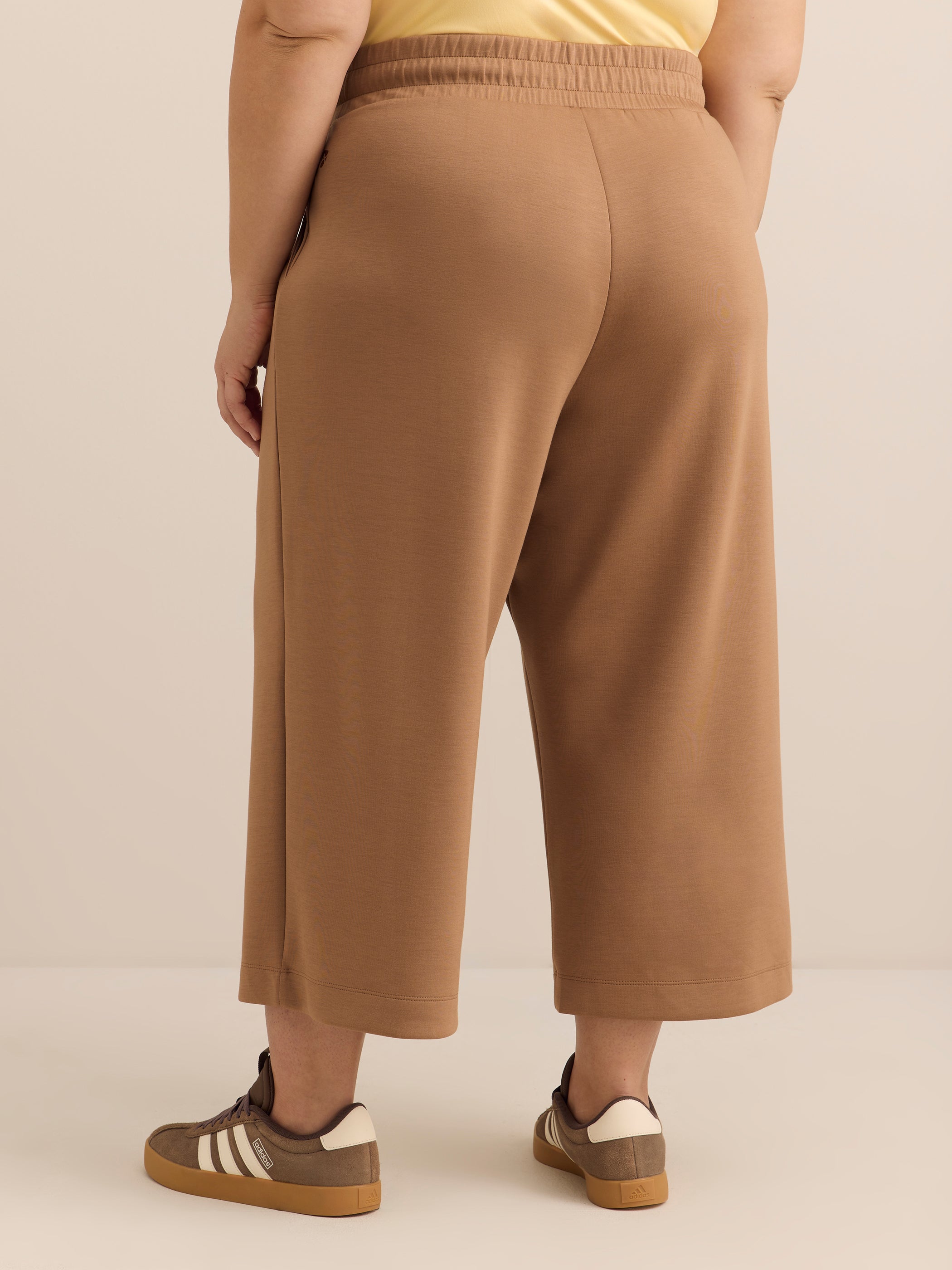 Active Zone Wide-Leg Cropped Pant Plus Size Women's Pants