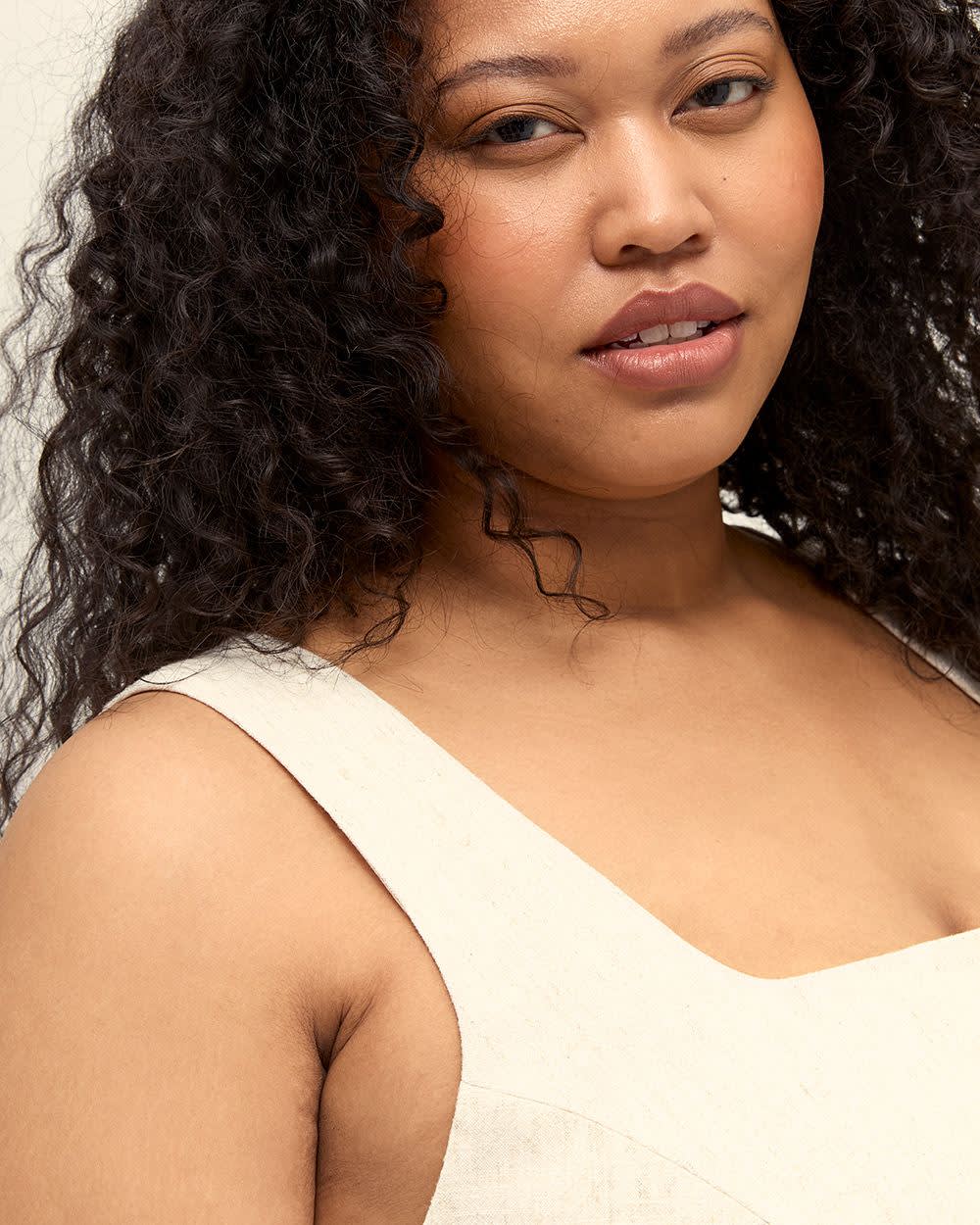 Veste sans manches ajustée à  encolure carrée