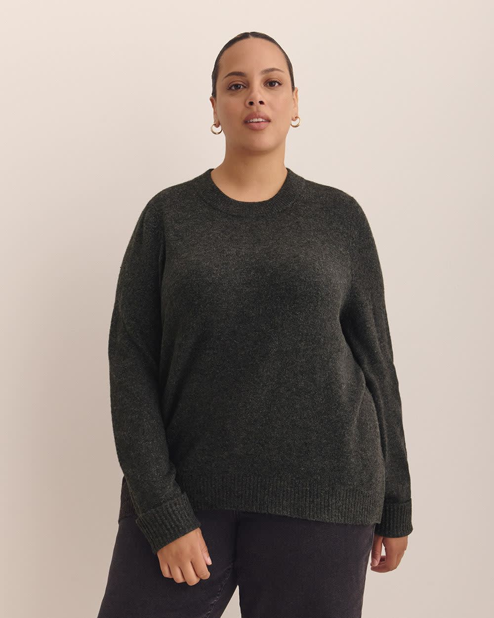 Pull à col rond et mailles métalliques