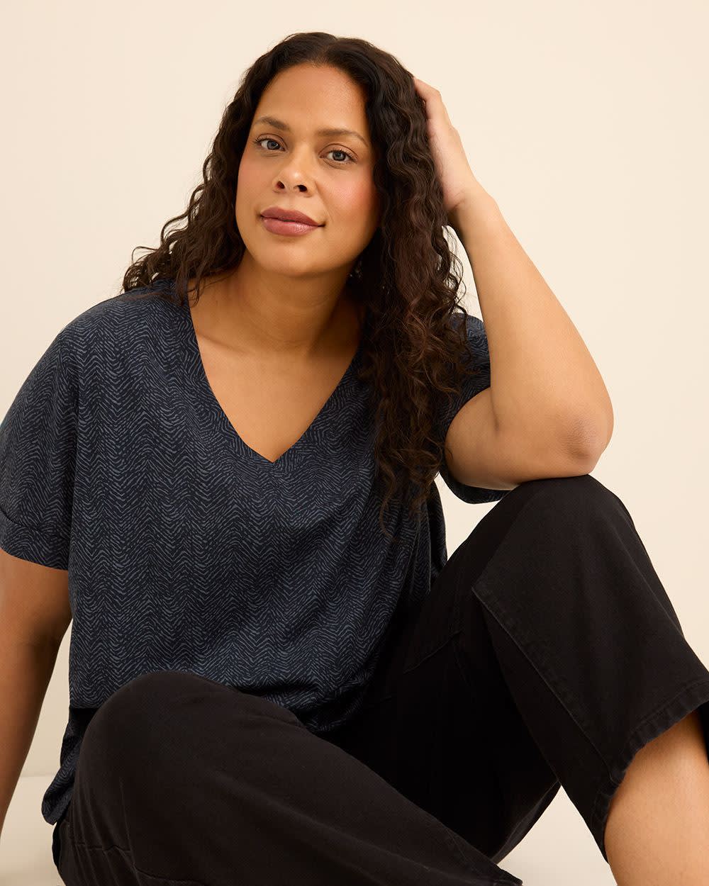 Boyfriend-Fit V-Neck T-Shirt - PENN. Essentials