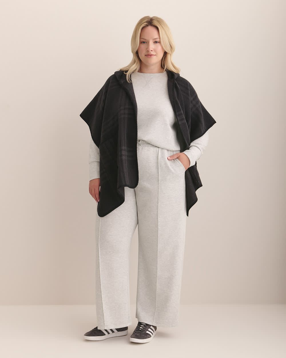 Cape noire carreautée avec capuche et poches