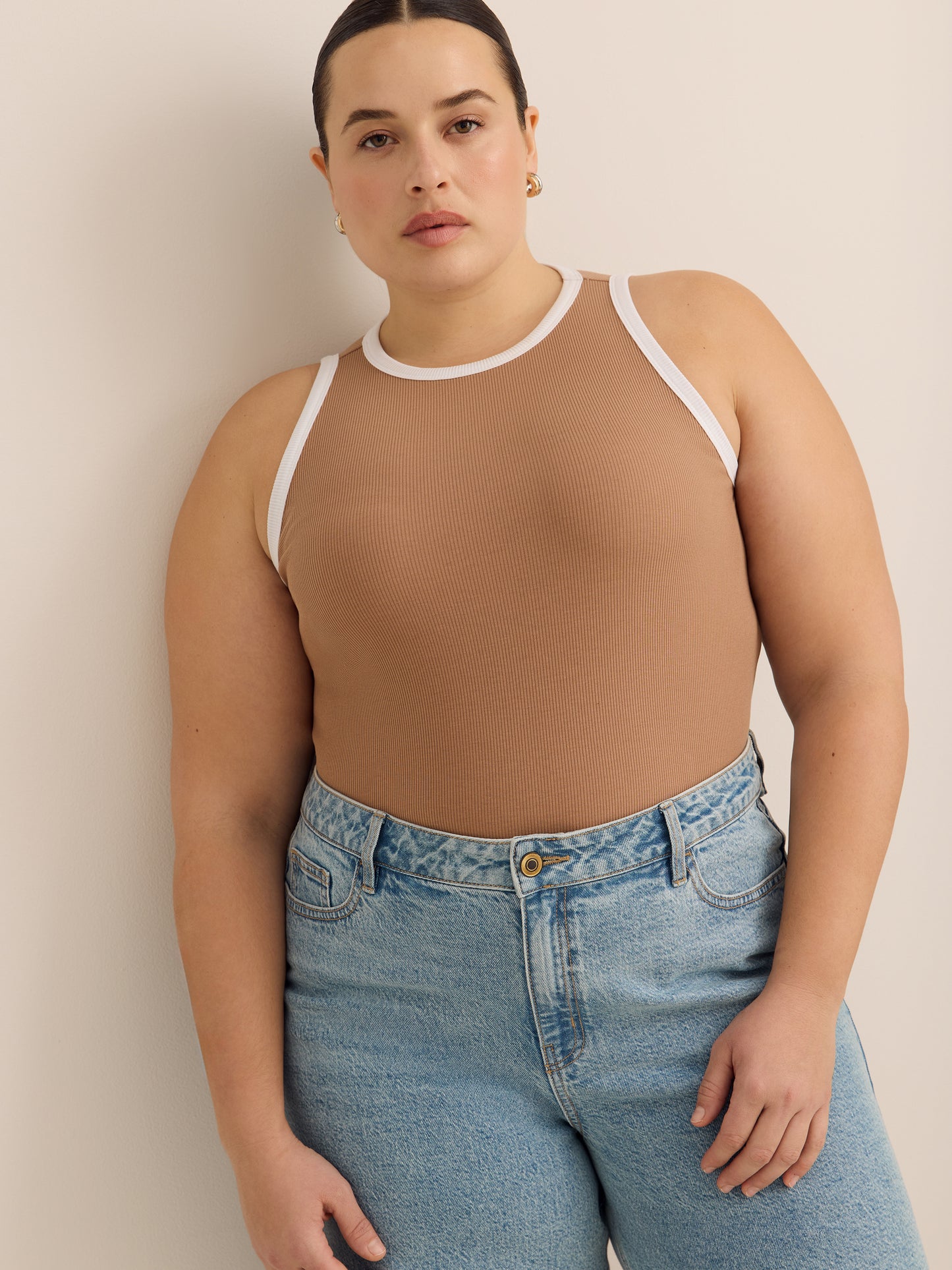 Fitted Halter-Neck Rib Knit Tank Top with Contrast Binding