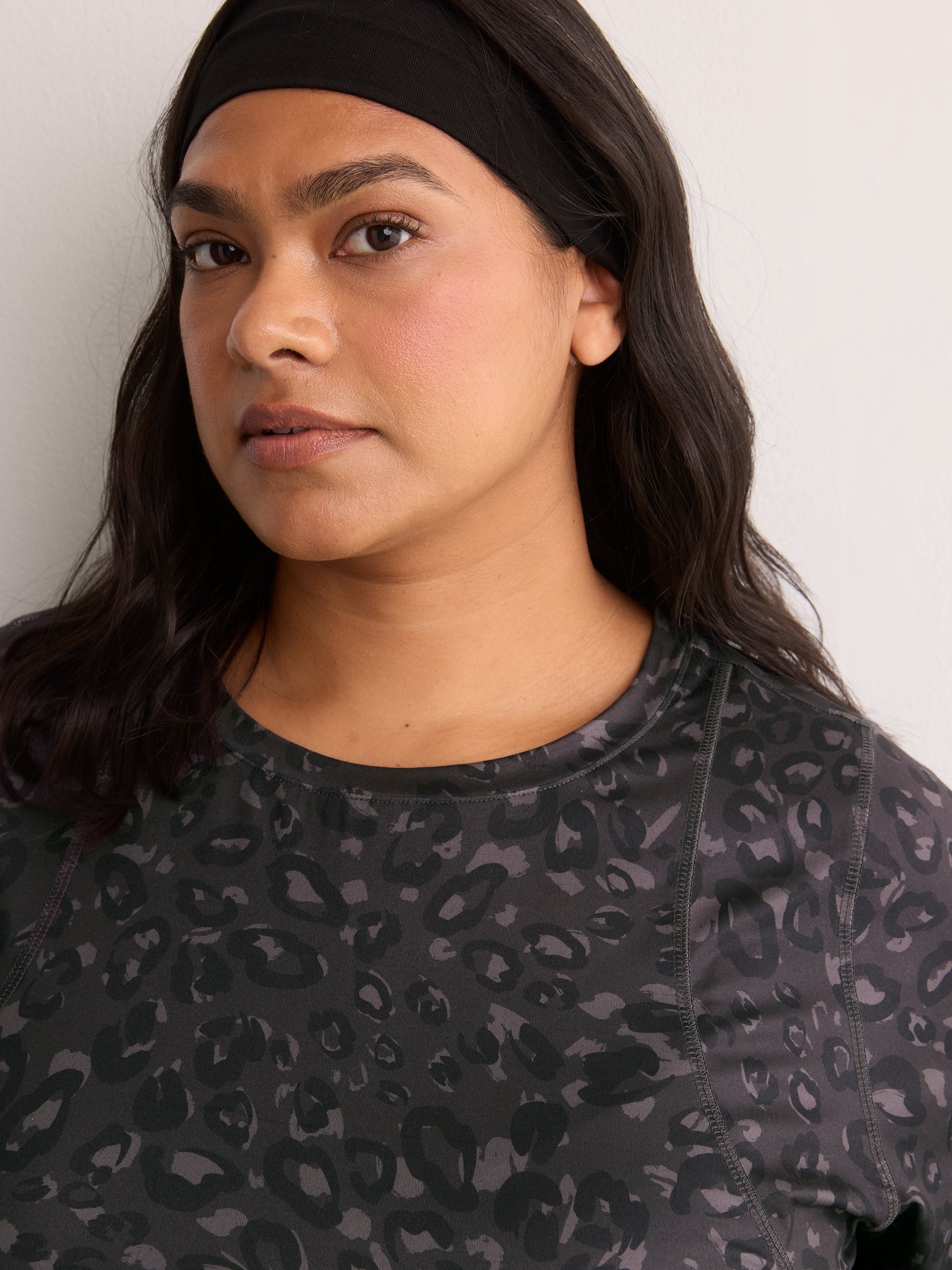 Responsible, Black Leopard-Print Short-Sleeve T-Shirt with Mesh Inserts - Active Zone