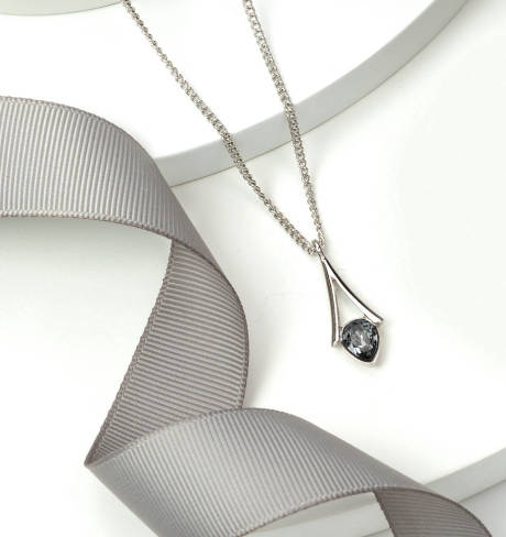 Collier pendentif en cristal Silvernight Teardrop fabriqué avec des cristaux autrichiens de qualité
