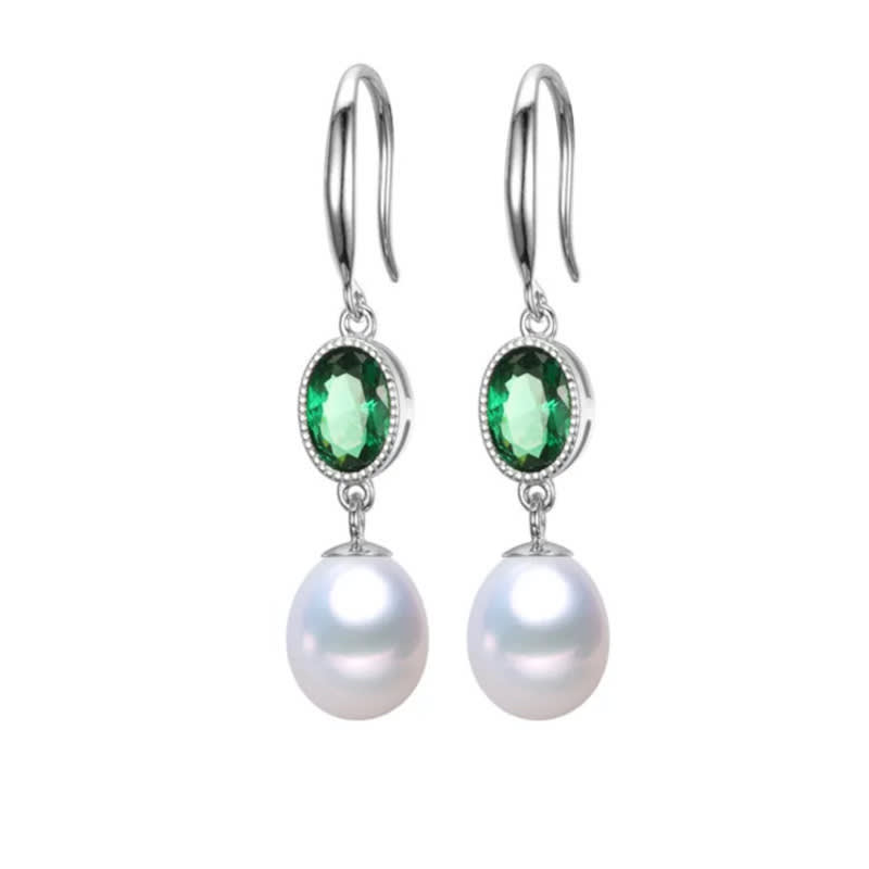 Boucles d'oreilles pendantes en argent sterling avec perle de culture d'eau douce blanche et zircone cubique ovale vert émeraude- Signature Pearls
