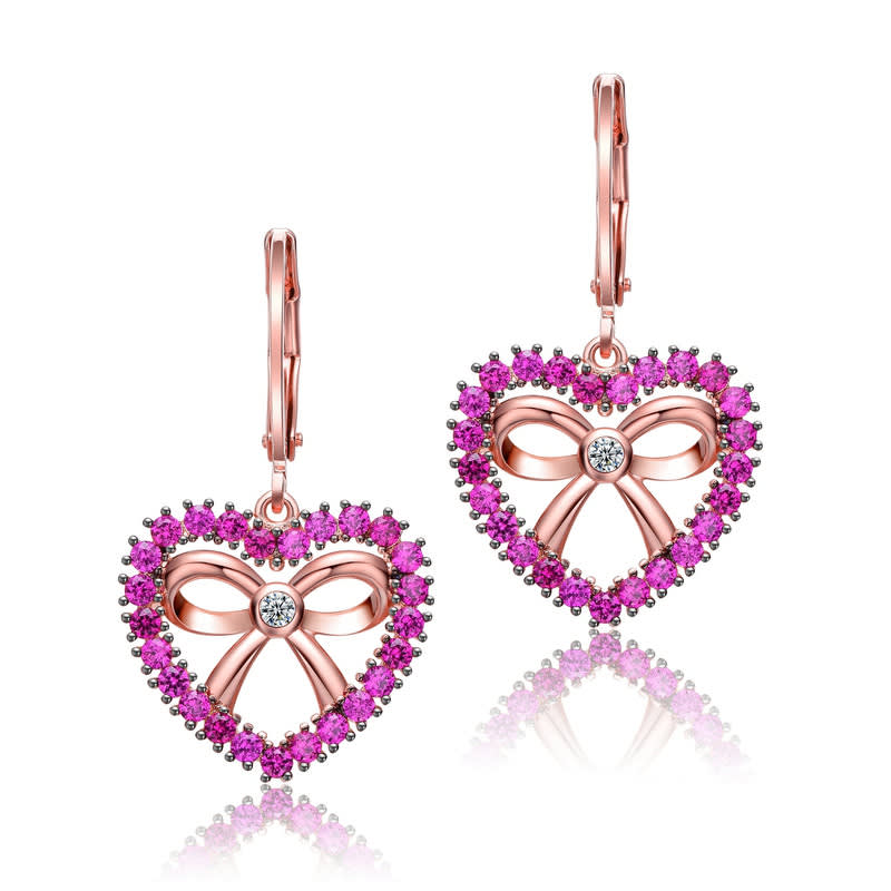 Boucles d'oreilles pendantes en forme de cœur plaquées or rose 18 carats avec zircones cubiques transparentes et rubis