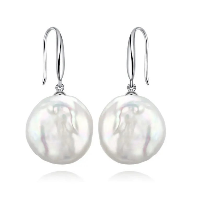 Boucles d'oreilles pendantes en perle de culture d'eau douce blanche en forme de pièce de monnaie- Signature Pearls