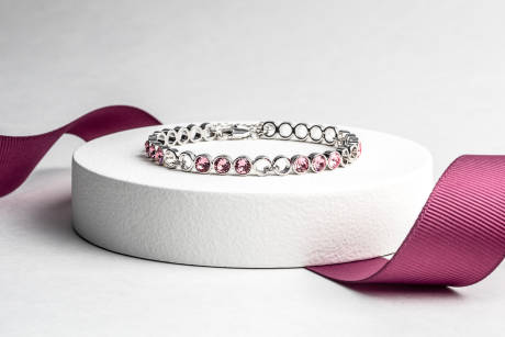 Bracelet circulaire de cristaux liés Rose clair fabriqué avec des cristaux autrichiens de qualité