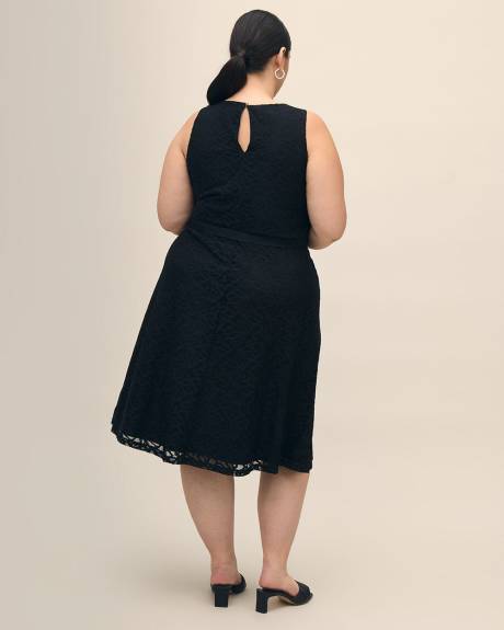 Sleeveless Knit Lace Dress with Sash Belt