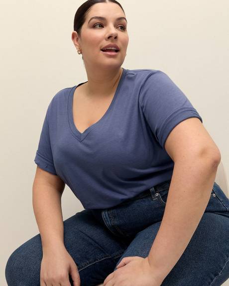 Responsible, Boyfriend-Fit Tee with Slits - PENN. Essentials