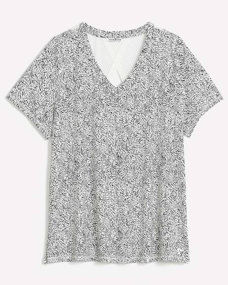 Printed Short-Sleeve Tee with Crisscross Mesh Back - Active Zone