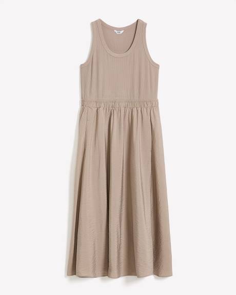 Responsible, Sleeveless Flared Maxi Dress