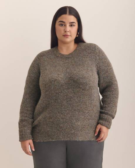 Pull noir à col rond et mailles métalliques