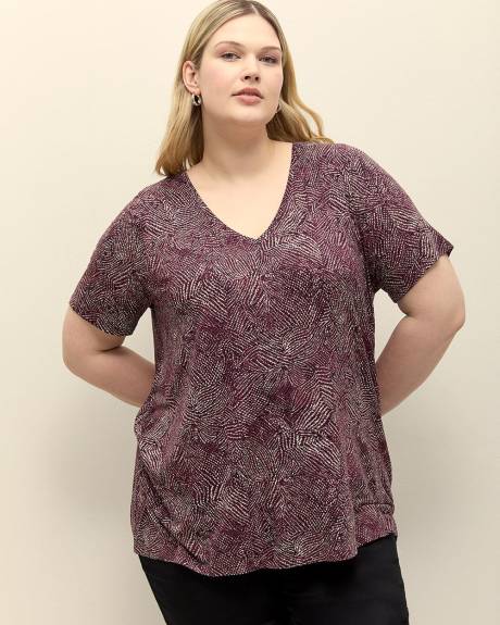 Modern-Fit Short-Sleeve V-Neck Tee - PENN. Essentials